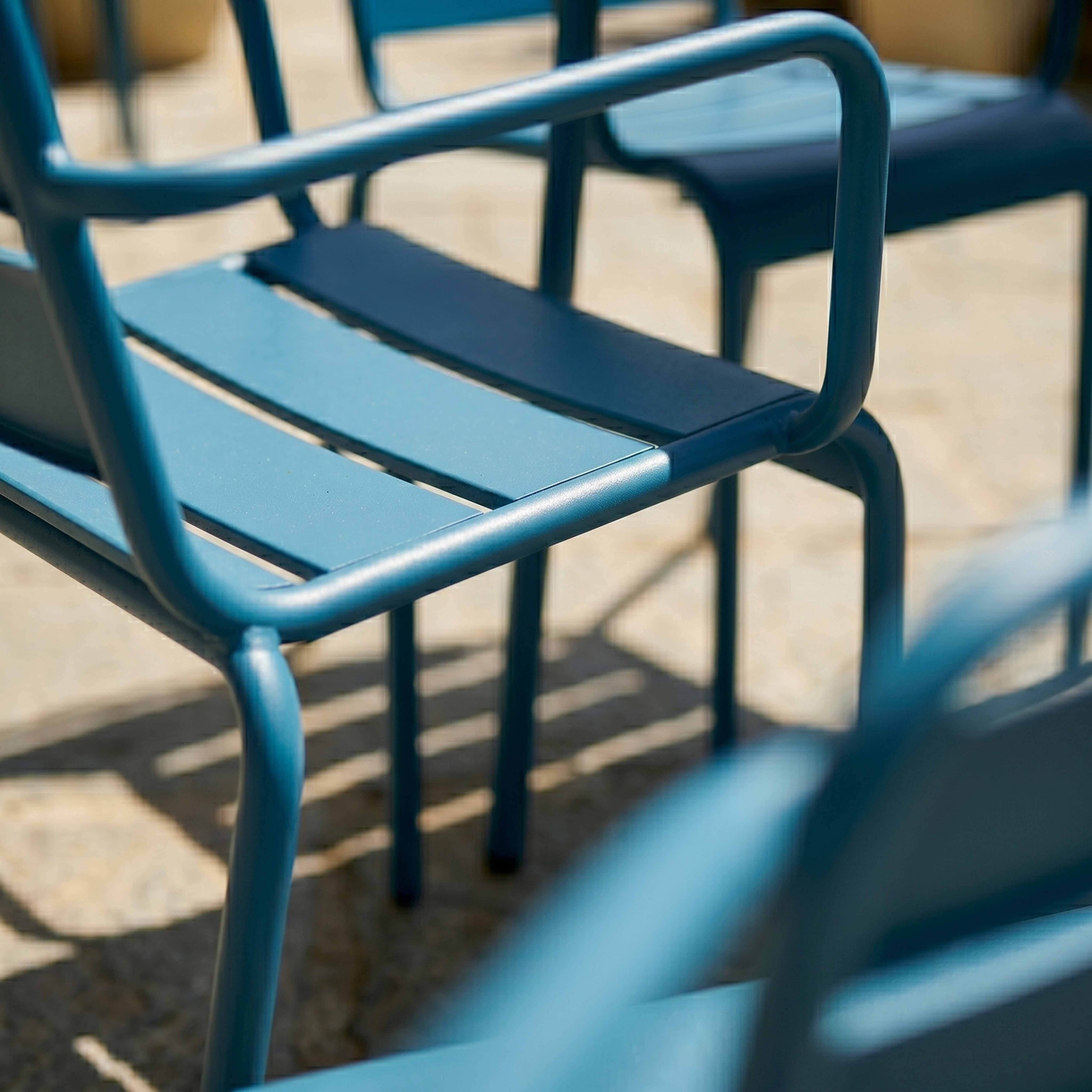 Oviala - Ensemble table de jardin carrée et 2 fauteuils acier bleu pacific Palavas - Oviala - Imagen 5