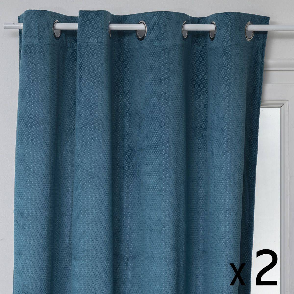 Atmosphera - Lot de 2 Rideaux à  œillets Occultant en Velours Bleu canard motif en relief 140 x 260 cm - Imagen 1