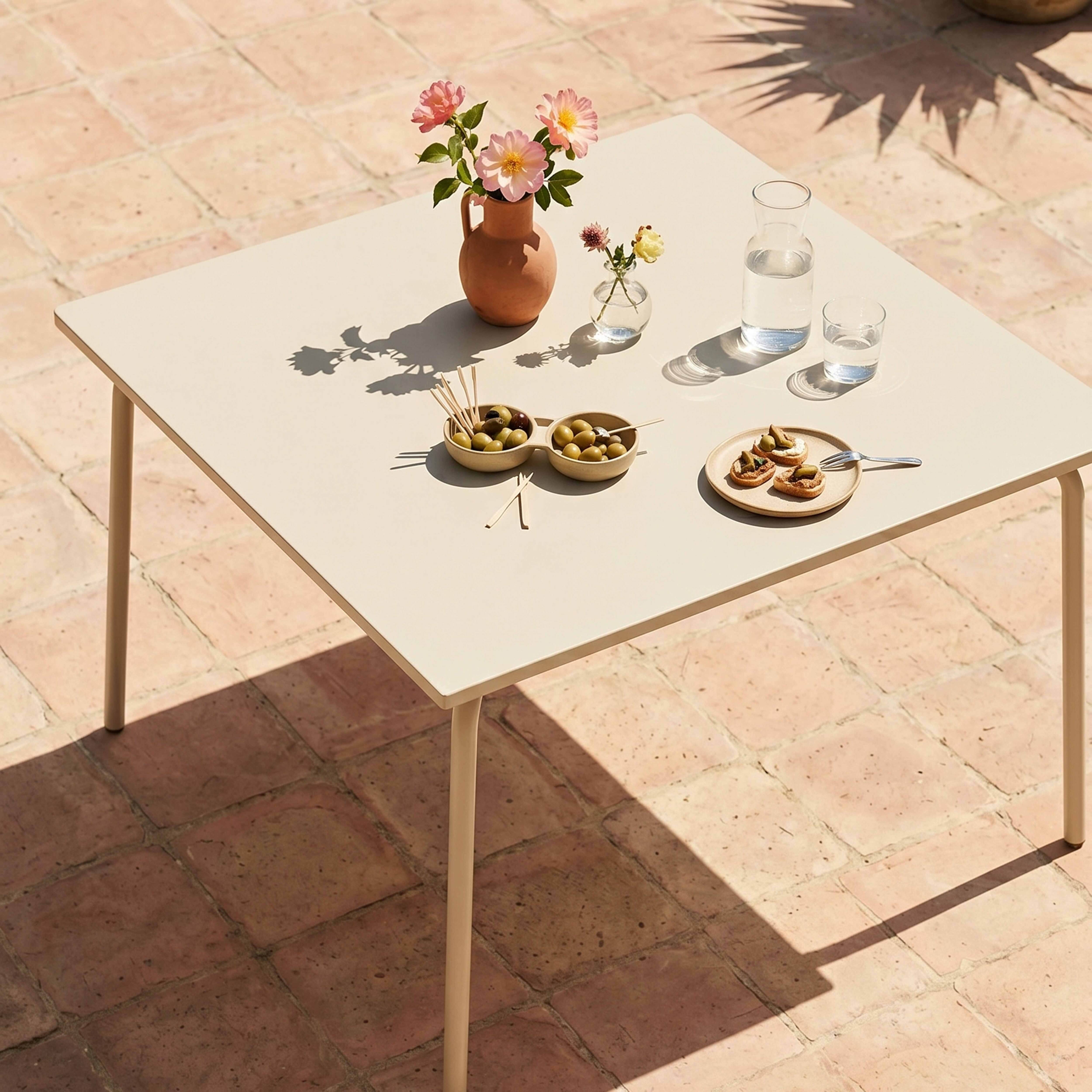 Oviala - Table de jardin carrée en acier 8 places 120 cm ivoire Palavas - Oviala - Imagen 3