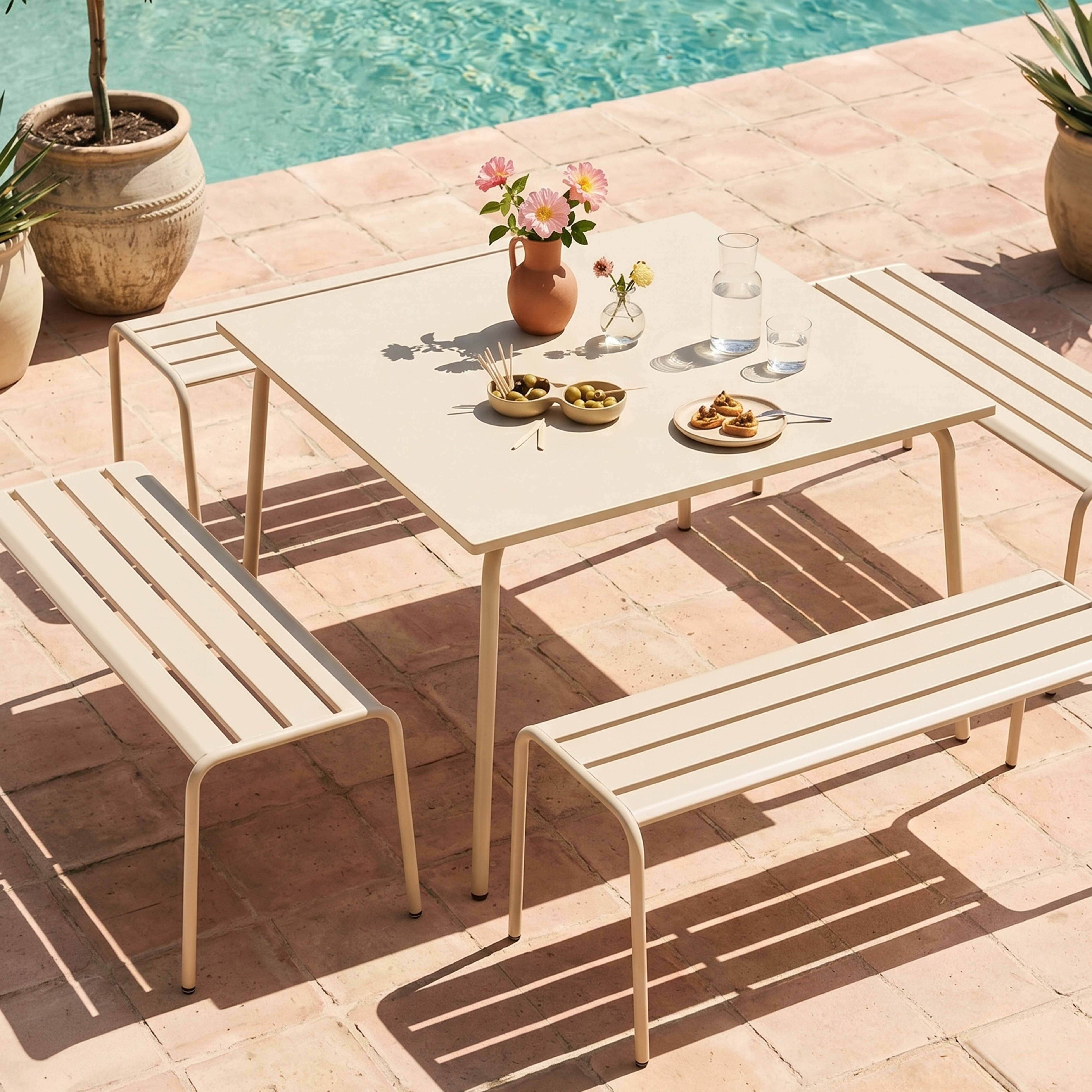 Oviala - Ensemble table de jardin carrée et 4 bancs en métal ivoire Palavas - Oviala - Imagen 3