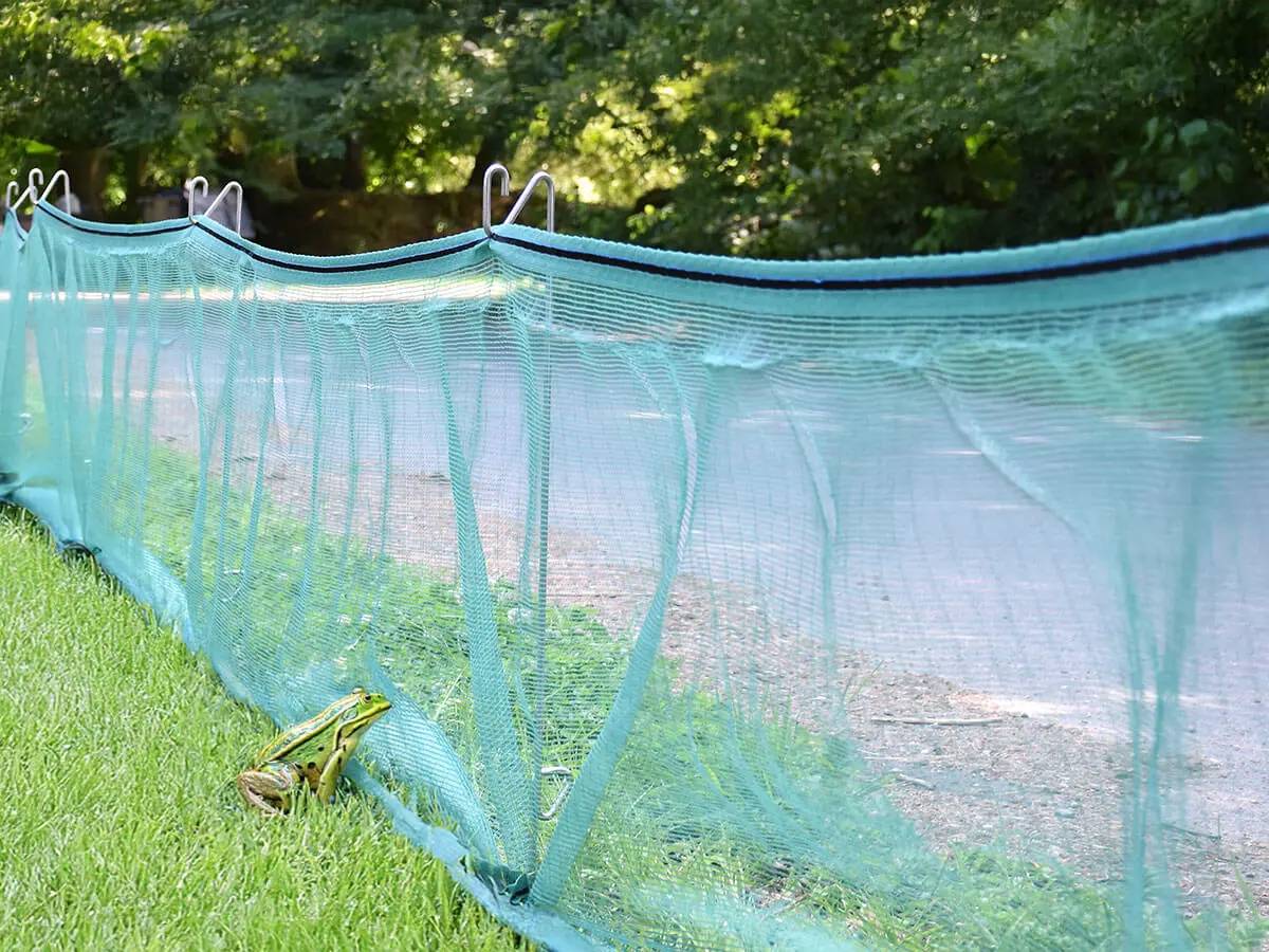 Maille Store - Filet anti-batracien - Noir - 85g/m² - Renfort et boutonnières côtés 0.85m x 10m Noir - Imagen 2