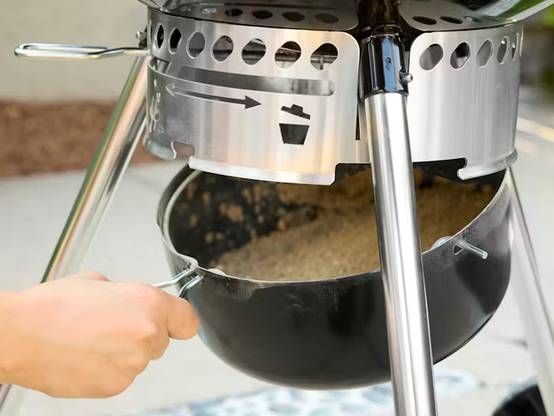 Weber - Barbecue charbon Master-Touch GBS 57 cm E-5750 Noir + Kit ustensiles Premium 2 pièces – Weber - Image 6