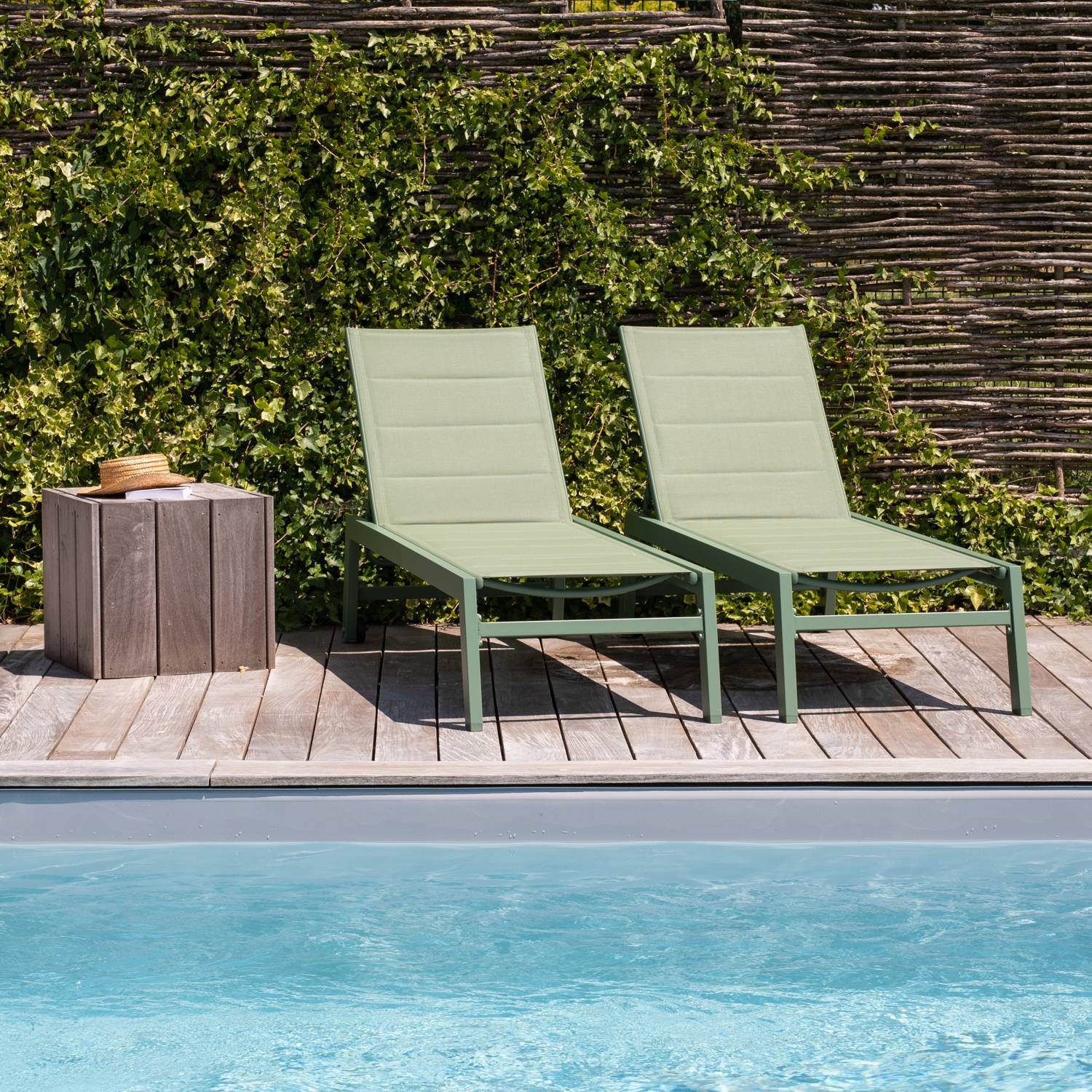 Lot de 2 bains de soleil BARBADOS en textilène vert sauge - aluminium vert sauge - HAPPY GARDEN - Imagen 2