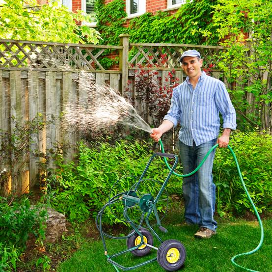 Chariot Enrouleur de Tuyau de Jardin avec 2 Roues Pneumatiques Contenant 61M de Tuyau de 1,9 CM Support de Stockage de Tuyau d'Eau Vert - Image 2