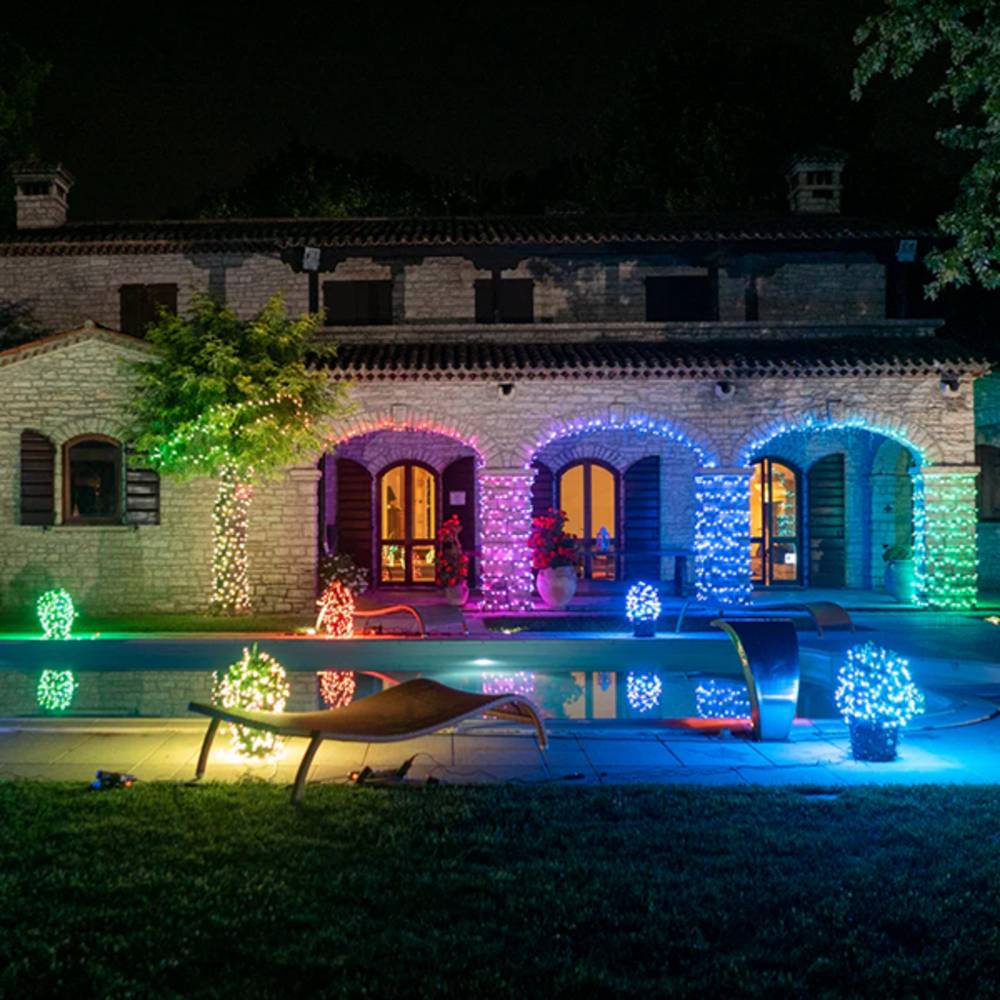 Strings Guirlande Lumineuse LED Contrôlée par Application avec 400 LED RVB + W- 32mètres. Fil Noir. Intérieur et Extérieur - Imagen 1