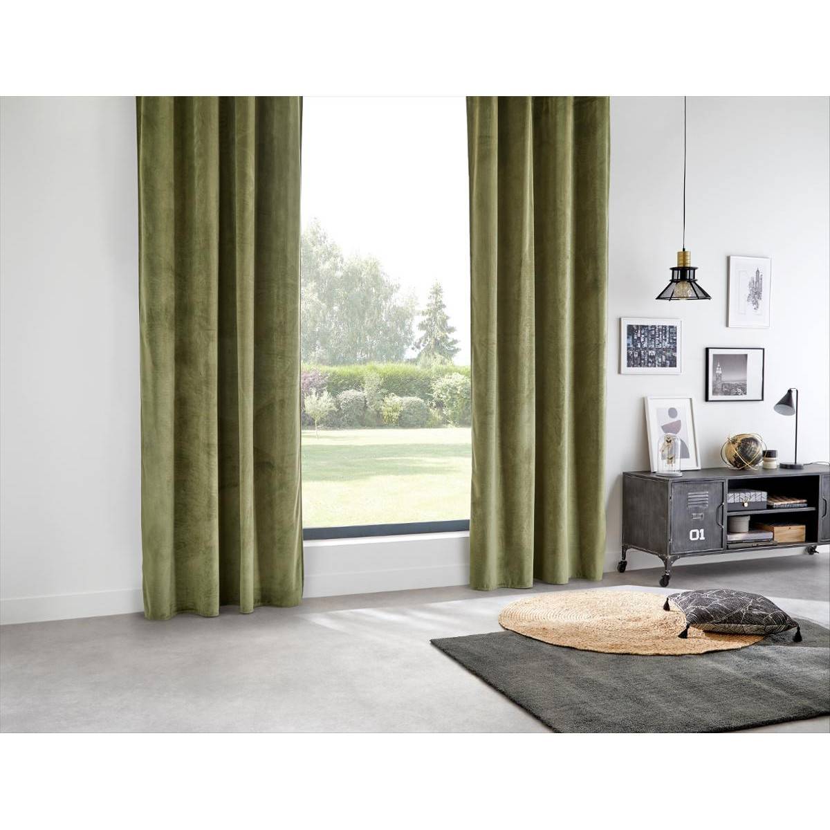 Atmosphera - Lot de 2 Rideaux à  œillets Occultant en Velours Vert kaki 140 x 260 cm - Imagen 3