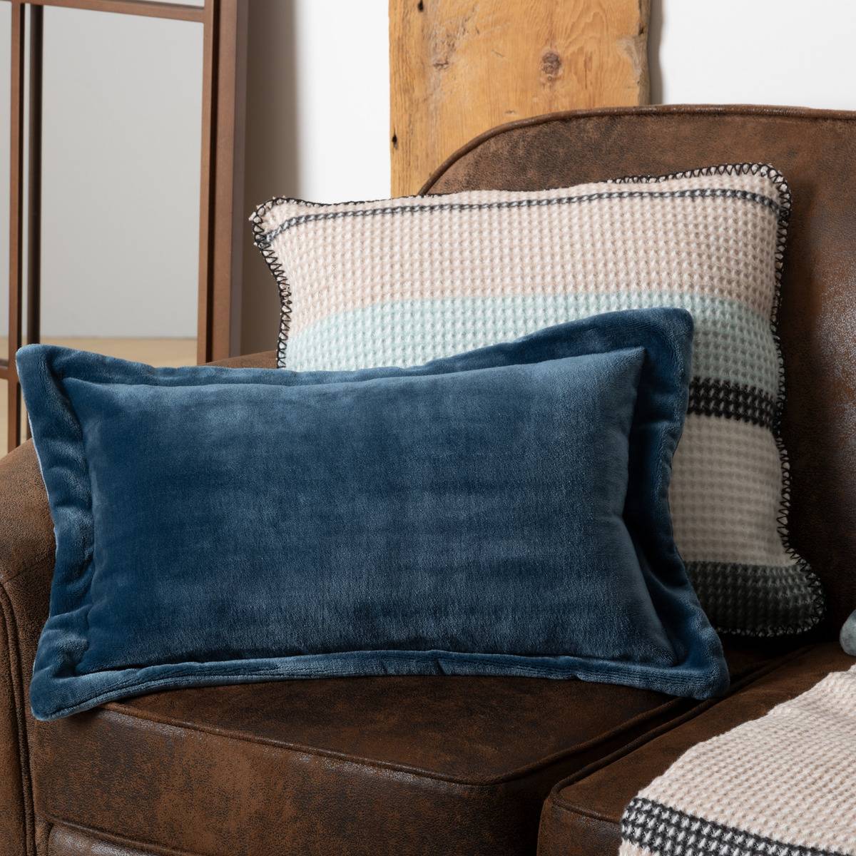 Atmosphera - Coussin flanelle Cuddly bleu égéen 38x58cm - Atmosphera Créateur d'intérieur - Imagen 1