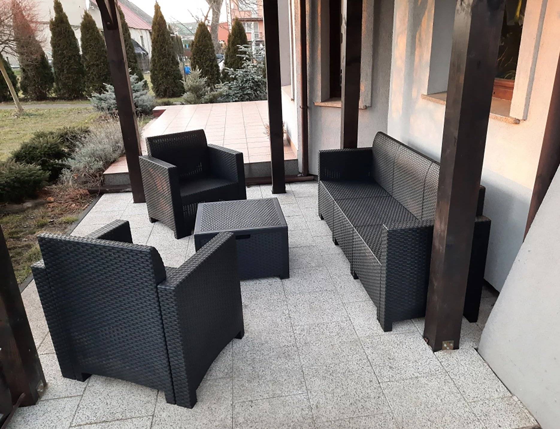 Dmora - Ensemble de salon d'extérieur Dmuh, Salon de jardin avec coussins, Salon d'intérieur effet rotin, 100% Made in Italy, Anthracite - Dmora - Imagen 4