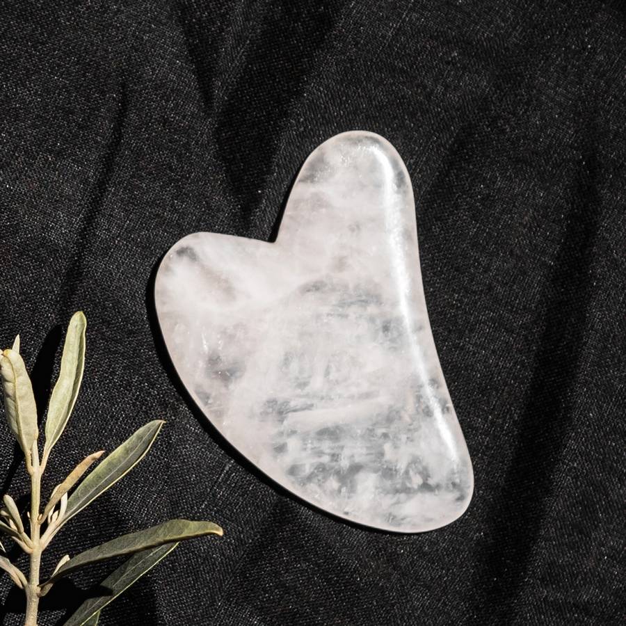 Gua Sha Cristal de roche- Masseur Visage et Corps- Massage Facial Anti-Age- Stimule circulation sanguine- Housse fournie - Sun&Sia - Image 1