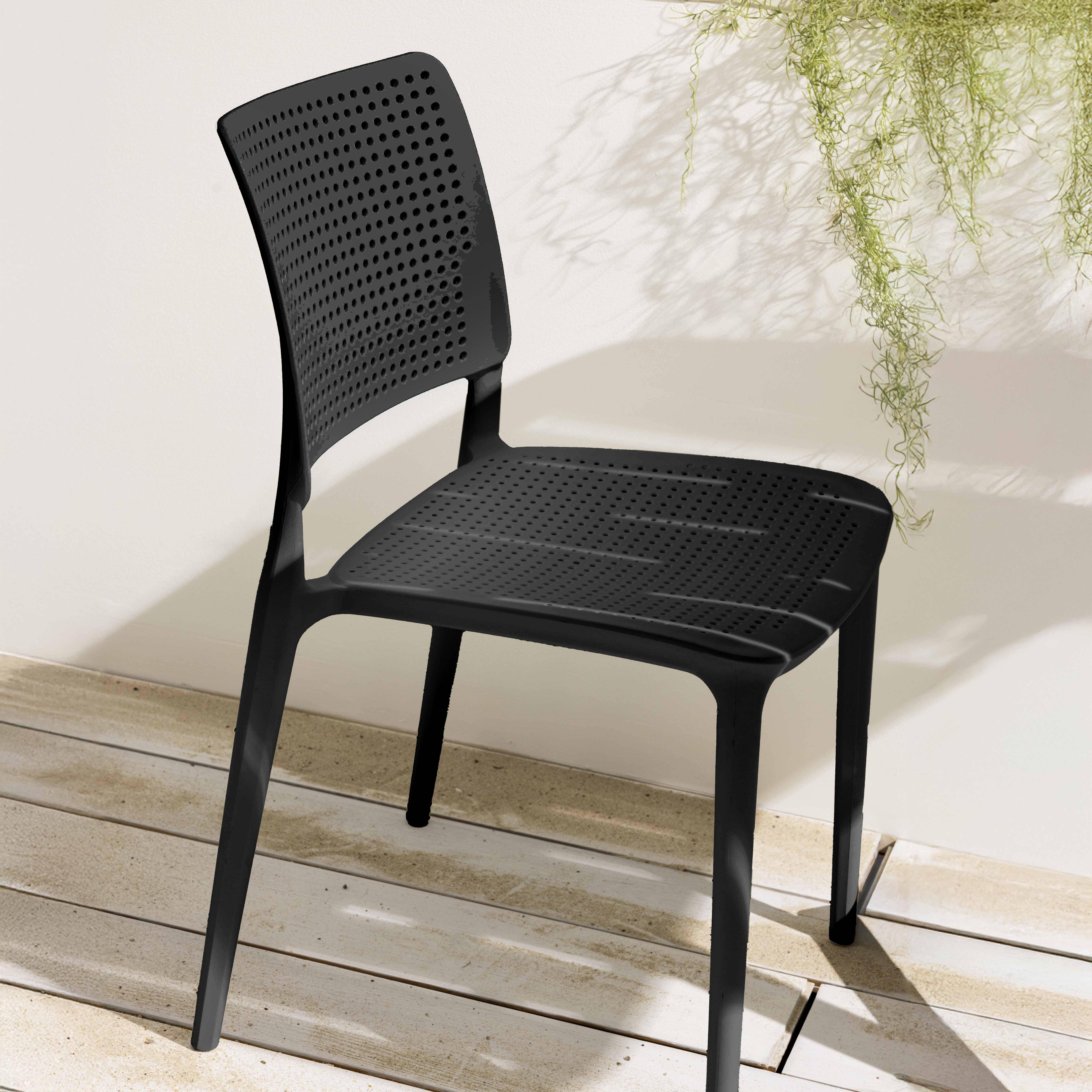 Oviala - Chaise de terrasse ajourée en plastique noire Riga - Oviala - Imagen 2