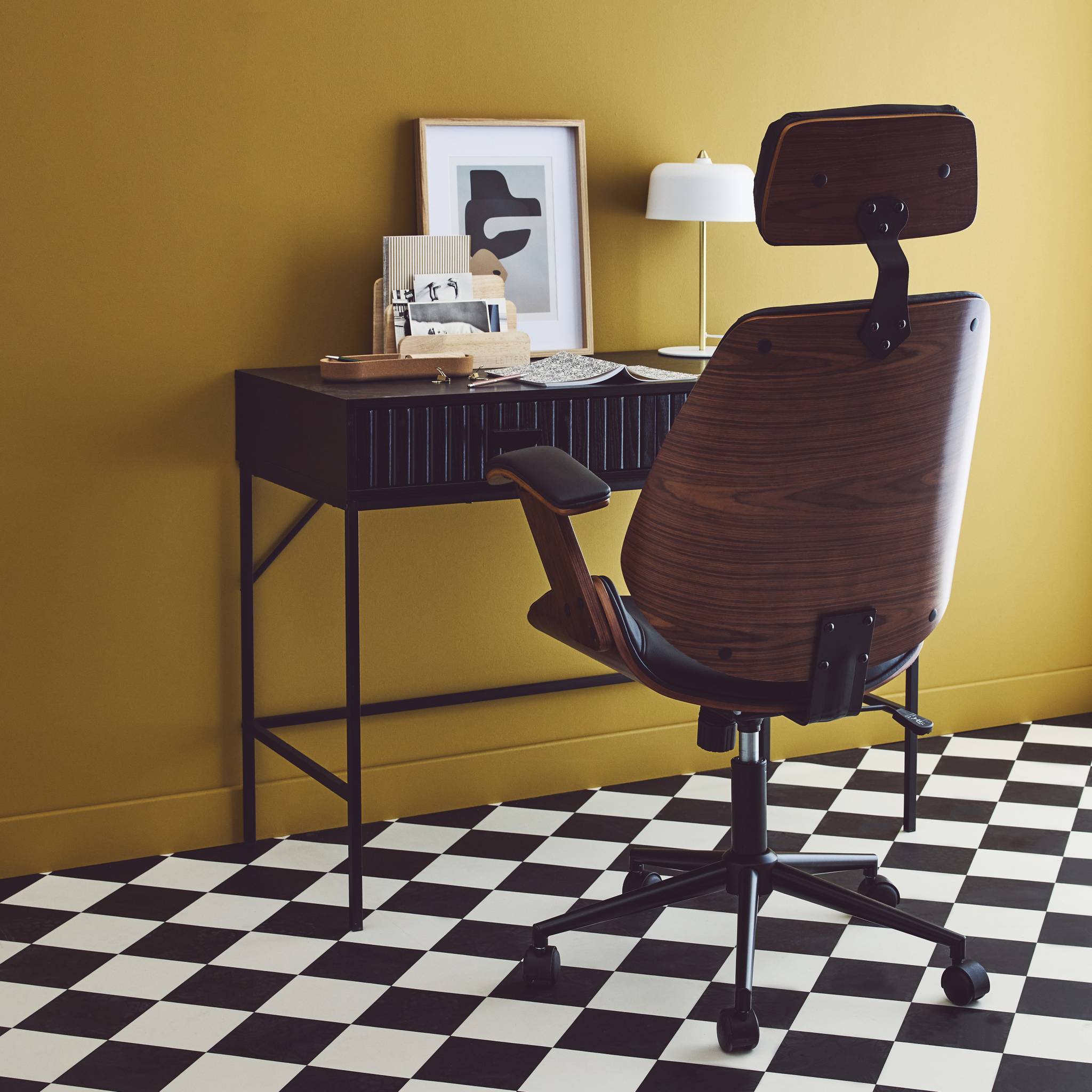 sweeek - Chaise de bureau à roulettes décor bois courbé placage effet noyer et simili cuir noir | sweeek - Image 6