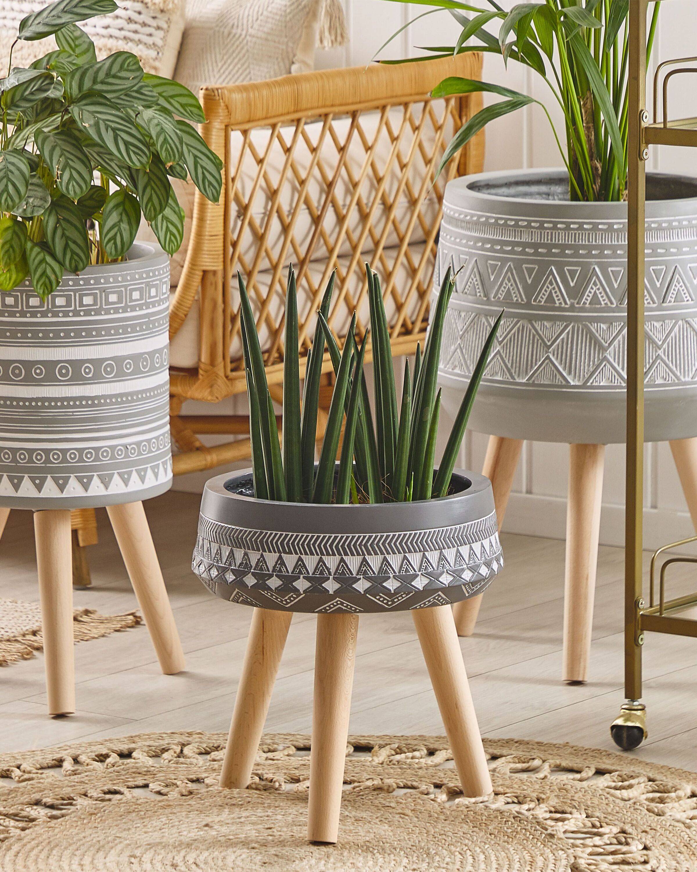 Beliani - Cache-Pot Support Plantes Gris avec 3 Pieds en Bois 28 cm de Diamètre Motif Ethnique Peint à la Main Idéal pour Extérieur et Intérieur Beliani - Imagen 2