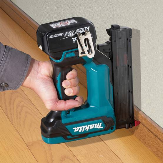 Cloueur LXT - MAKITA - avec 2 batteries 18V 5.0Ah - chargeur - MakPac - DFN350RTJ - Image 6