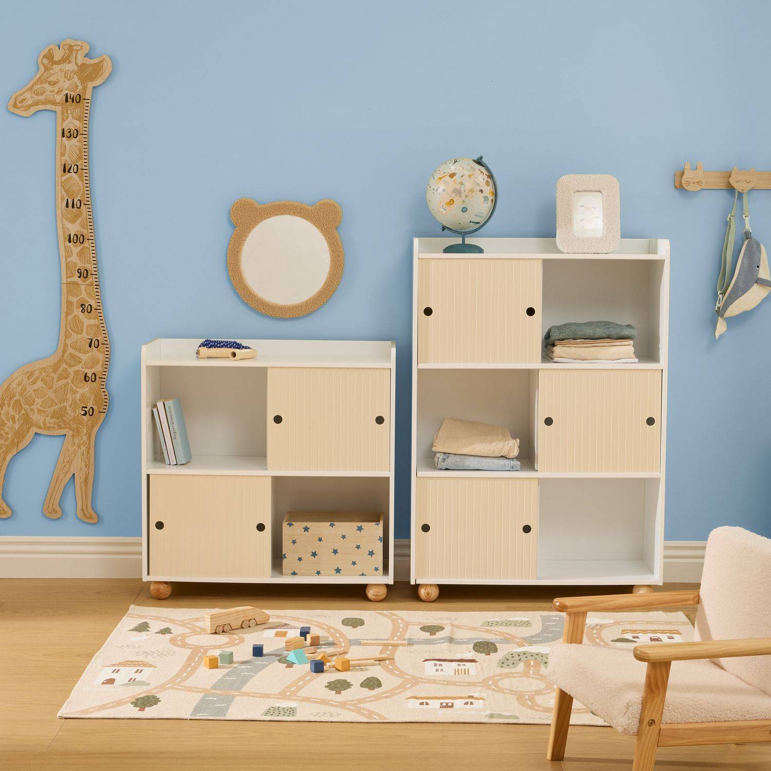 Meuble de rangement enfant 2 portes et 2 niches BOULI - Blanc et beige - Atmosphera - Image 7