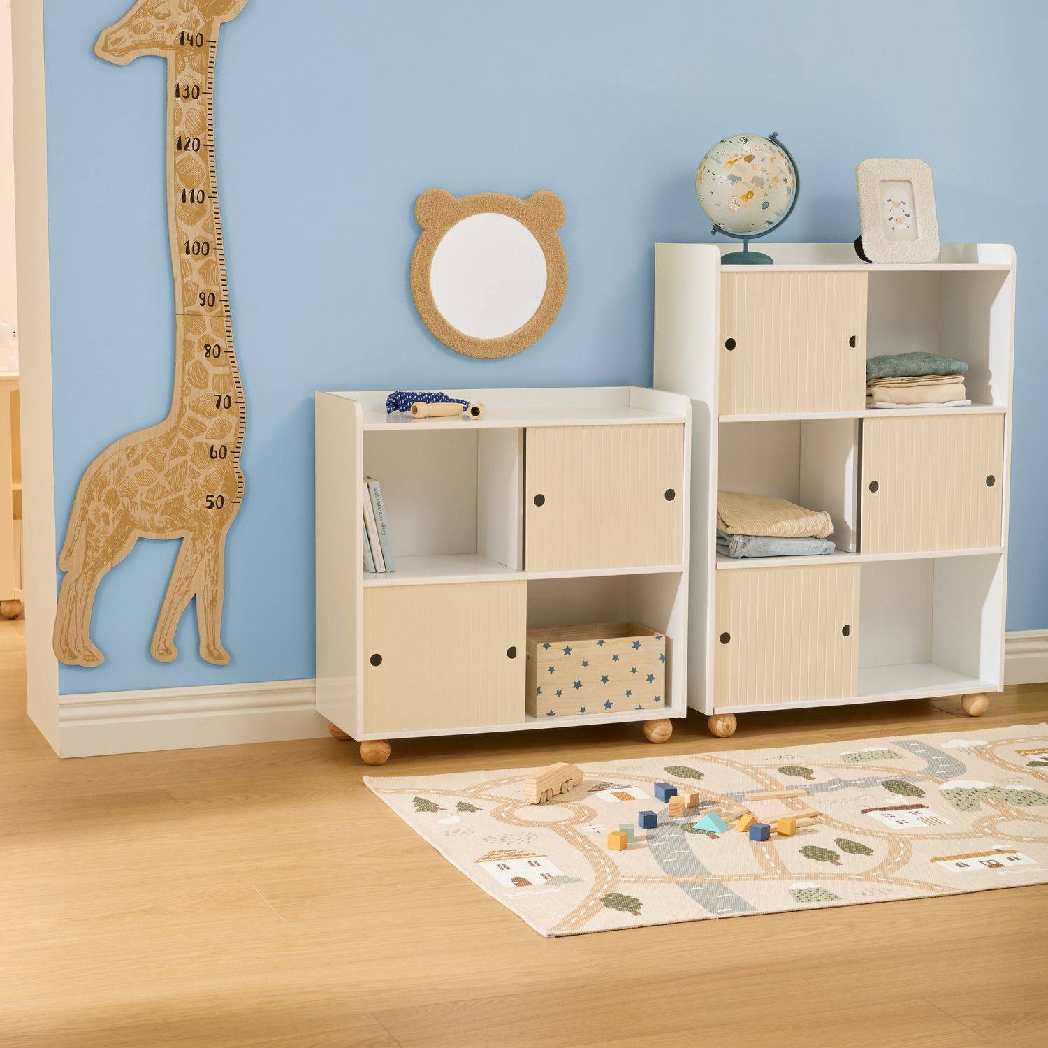Meuble de rangement enfant 2 portes et 2 niches BOULI - Blanc et beige - Atmosphera - Image 2