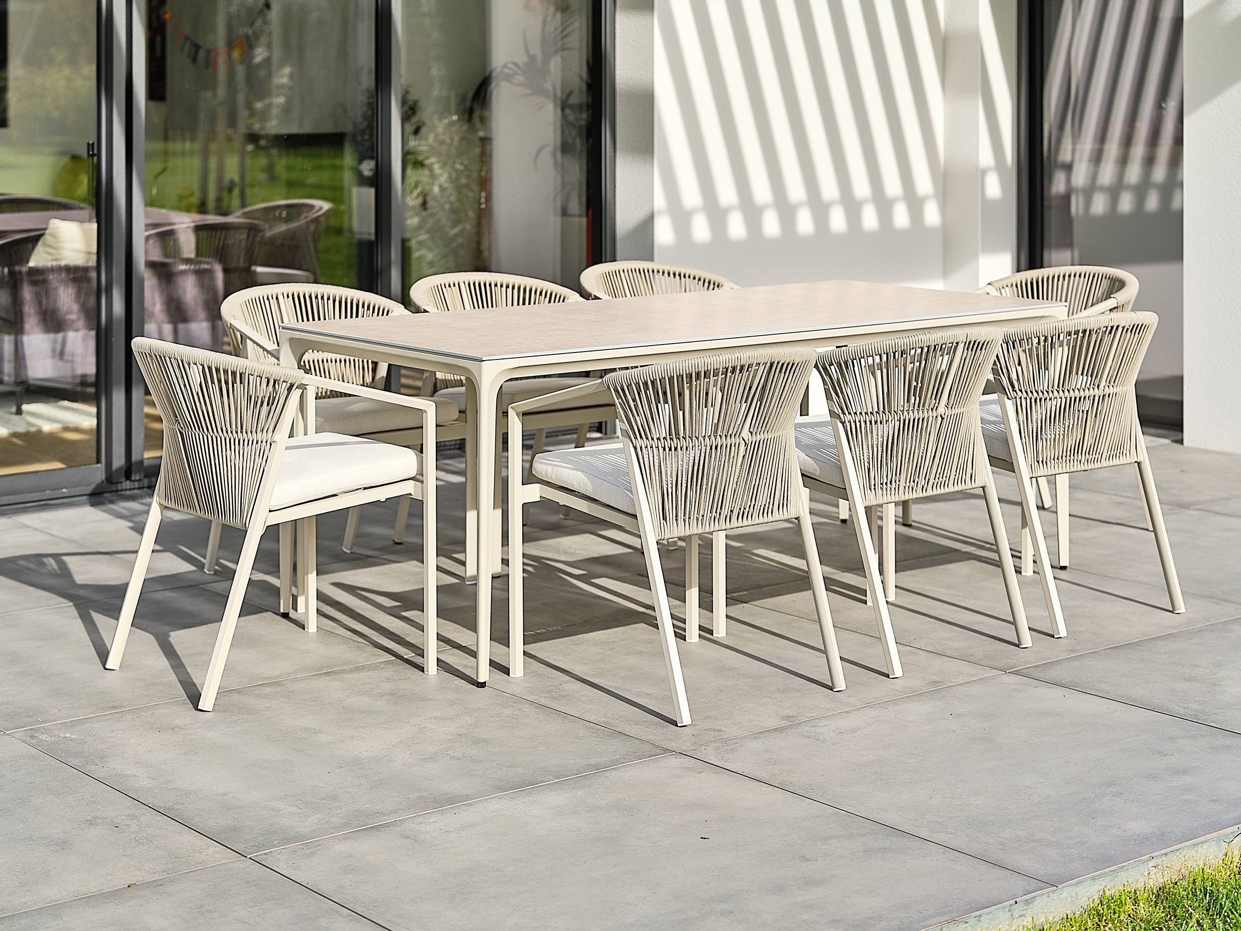 Ensemble repas de jardin TIGUA 8 places avec plateau en céramique sur verre - GREGE - REMARQUABLE - Image 6