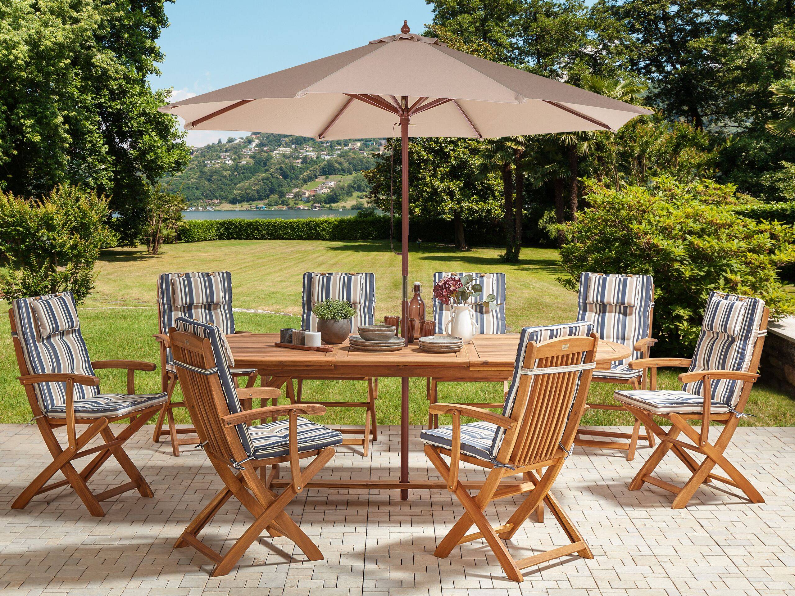 Beliani - Ensemble de Jardin avec Coussins Rayés Bleu en Bois d'Acacia Table et Chaises et Parasol 8 Places Style Rustique - Imagen 2