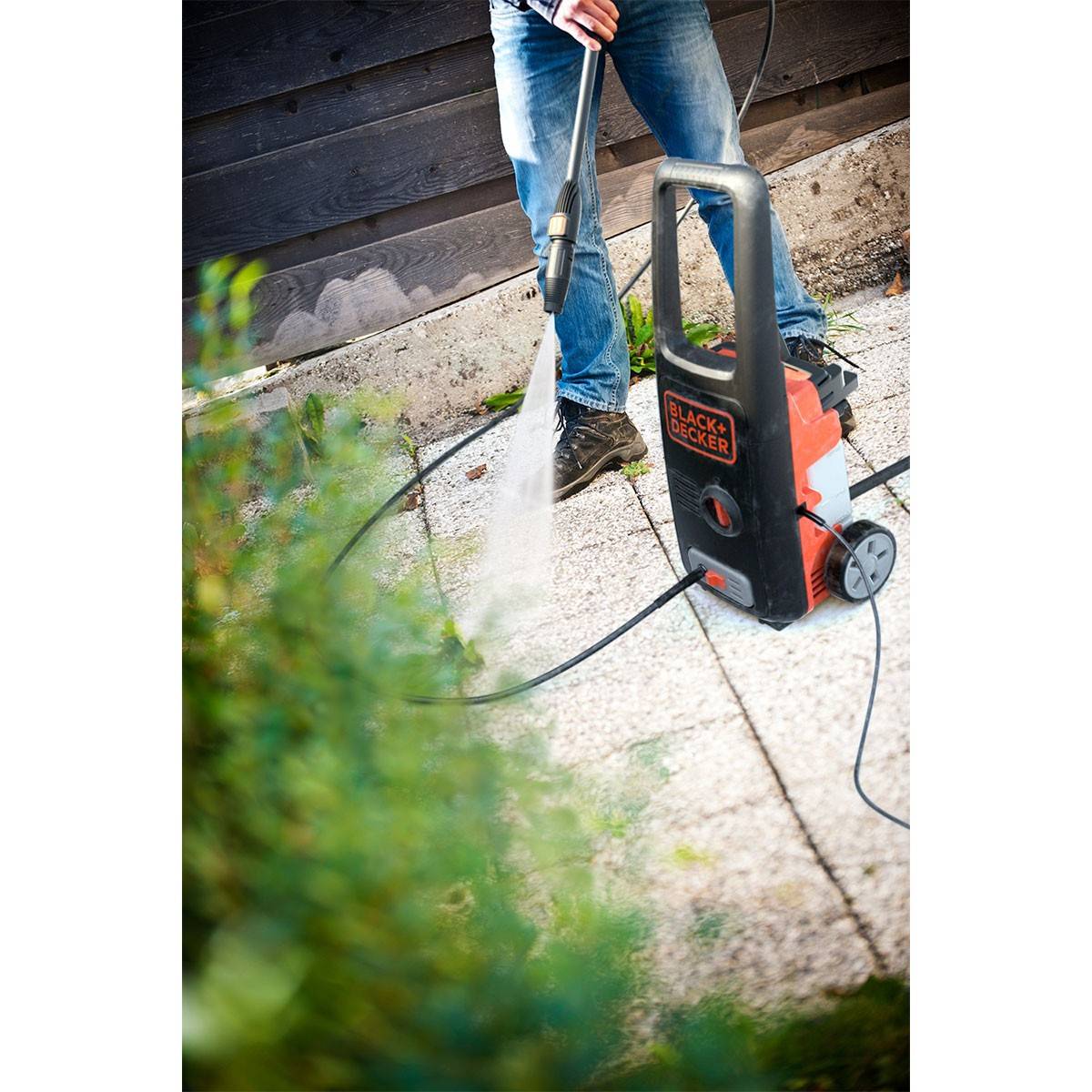 Nettoyeur Haute Pression BLACK & DECKER 1400W COMPLET Enrouleur + Brosse Fixe + Brosse Terrasse 110 bar 390 L/h - Imagen 5
