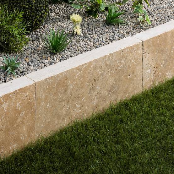 Bordure de jardin Travertin Beige Nuancé 61x33x8 cm (à l'unité) - RO'MA NATURE - Image 1