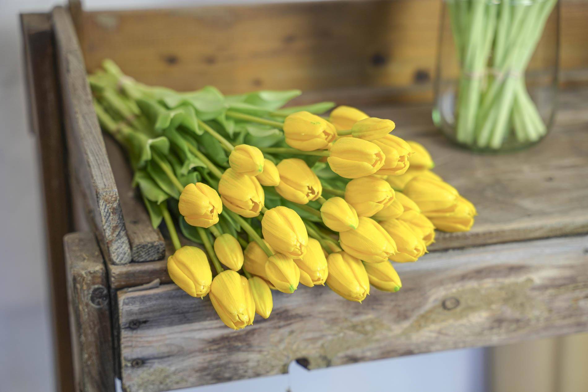 PANGIVO - Bouquet de tulipes artificielles matière synthétique jaune 15 x 15 x 42 cm - PANGIVO - Image 2