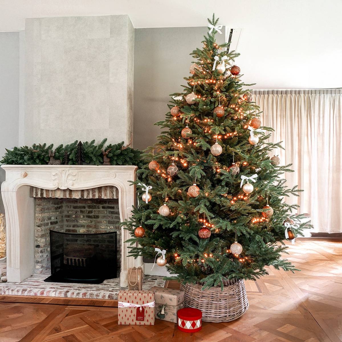 Sapin de Noël artificiel réaliste en PE/PVC 210 cm - Épicéa de Serbie - Little Grove - Image 2