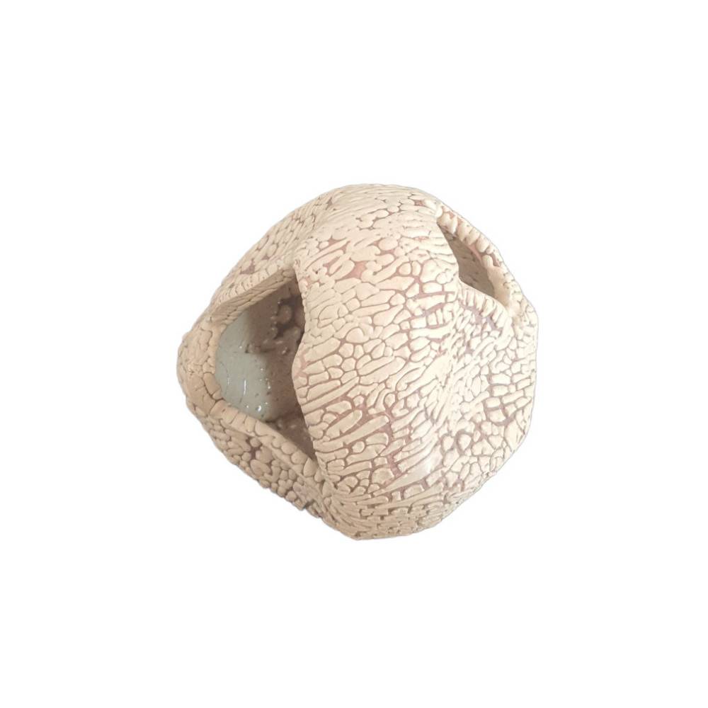 Décoration boulet  8 cm avec cachettes pour petit poisson
