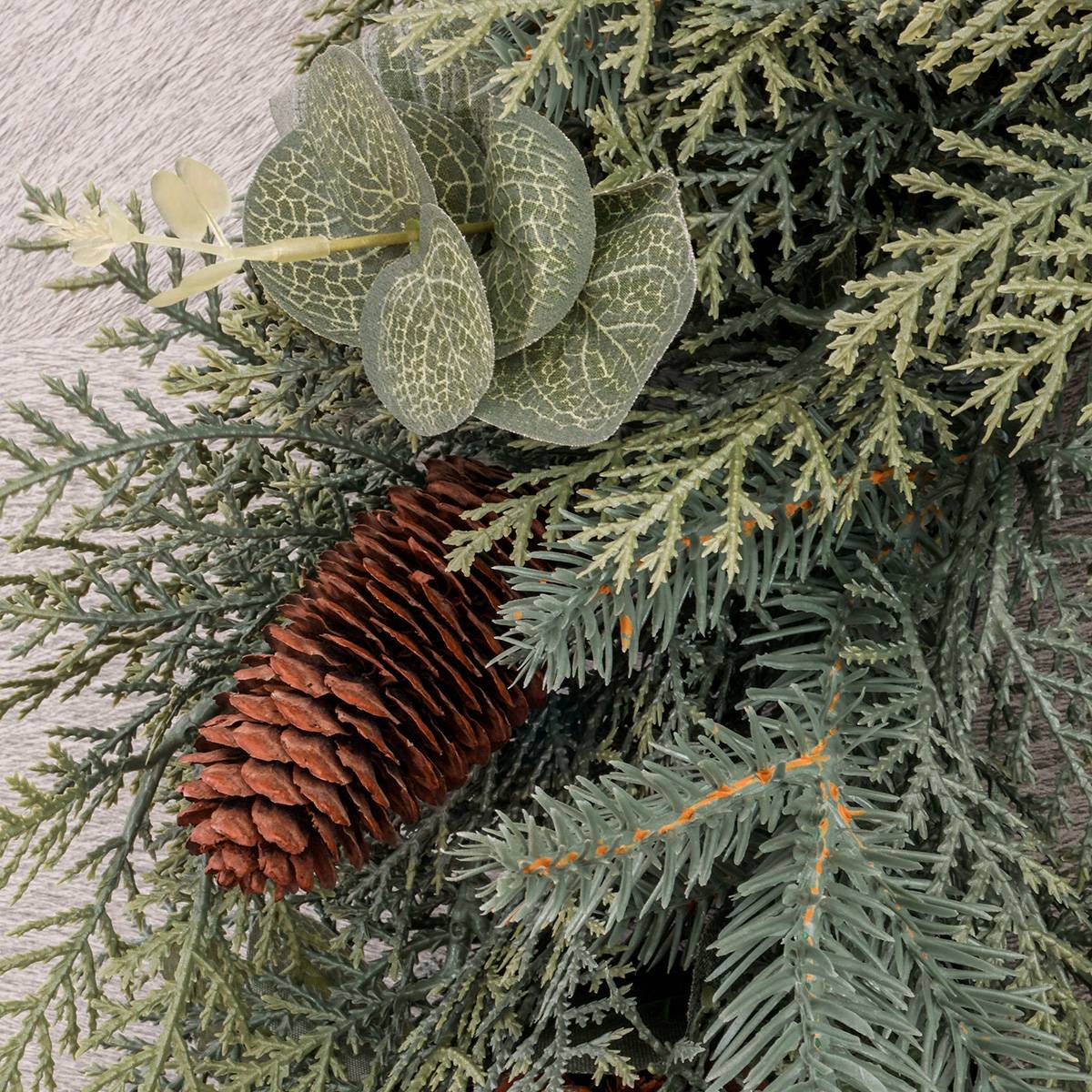 Couronne de Noël artificielle Ø45 cm - style evergreens - Little Grove - Image 3