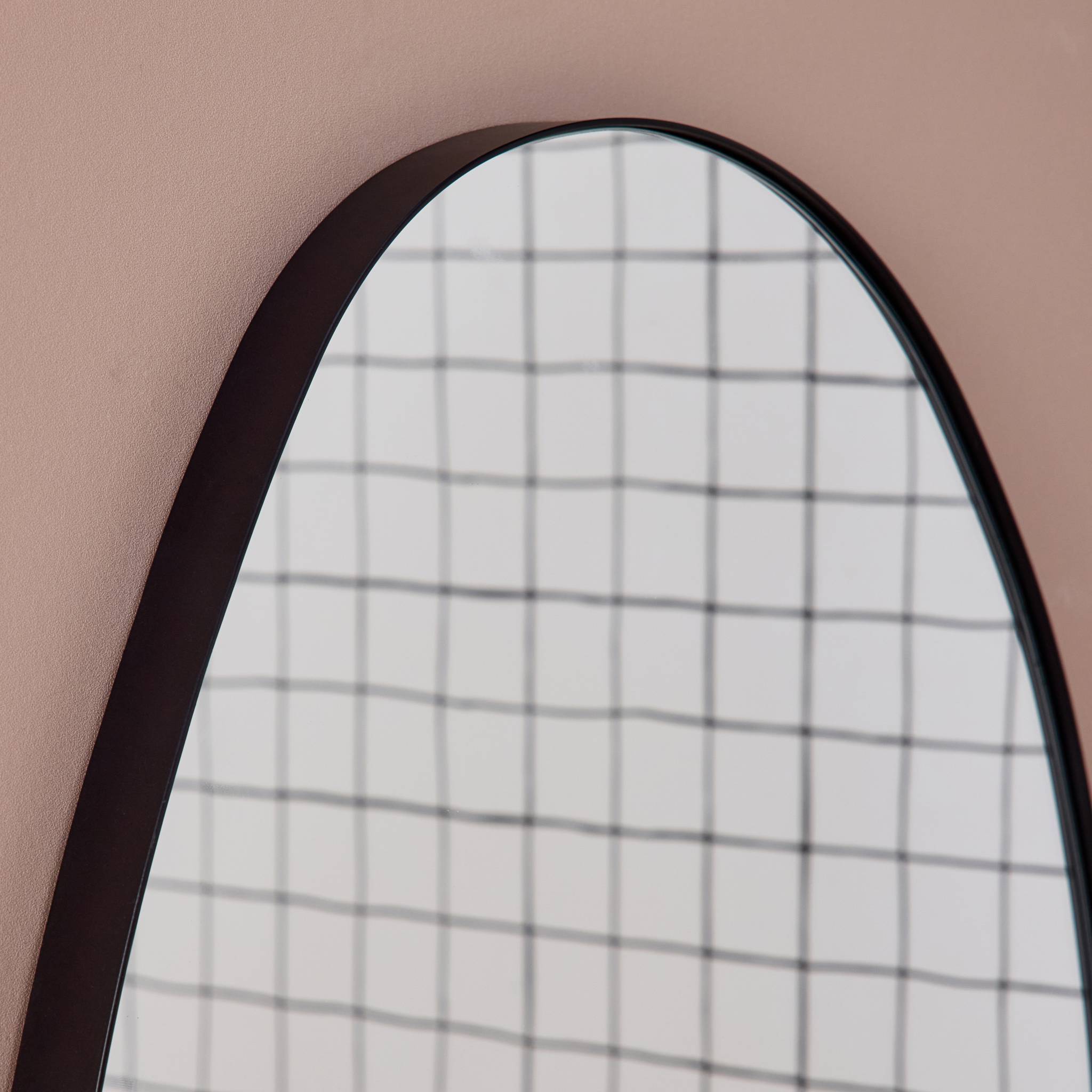 sweeek - Miroir organique en métal noir HARPER | sweeek - Image 3