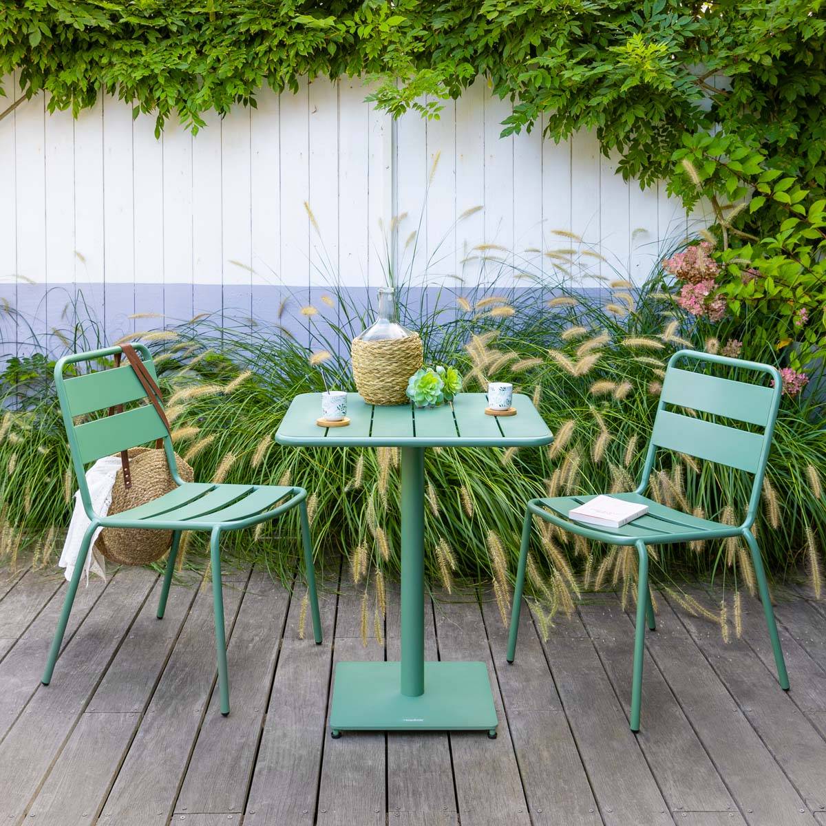 Hesperide - Table de jardin carrée "Phuket" vert olive 2 places en acier traité époxy Hespéride - Imagen 1