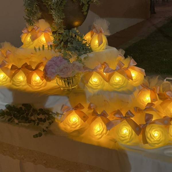 Lotti - Bougie en forme de rose lumineuse cire ivoire à piles LED blanc chaud effet flamme Lotti - Imagen 4
