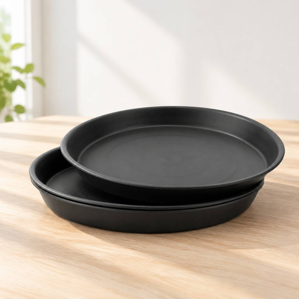 Soucpes rondes plastique noir pour plantes - Image 6
