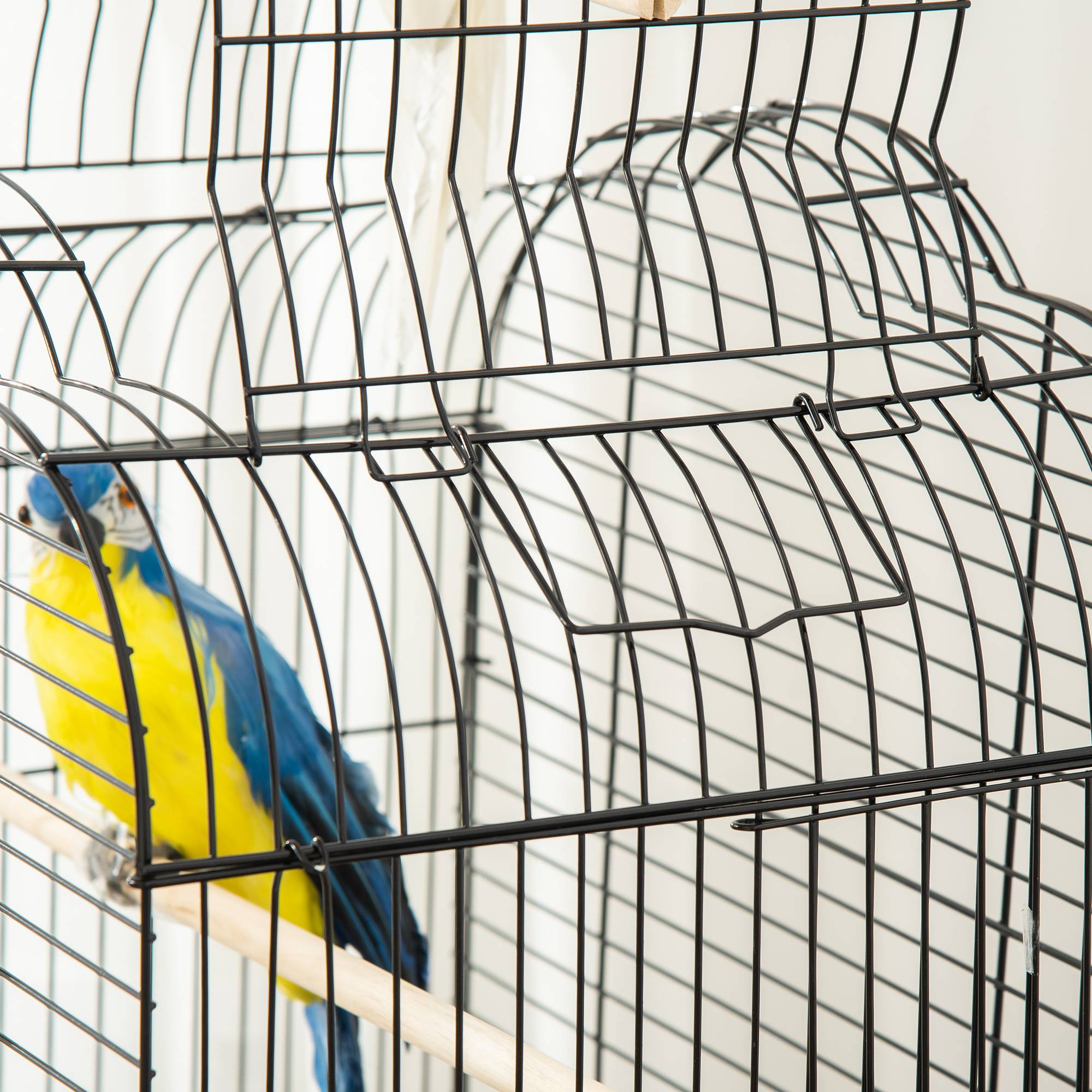 Pawhut - Cage à oiseaux volière amovible roulettes - toit ouvrant, tiroir déjection, perchoirs, trappes, porte, mangeoires, poignées - étagère - acier PP noir - Imagen 9