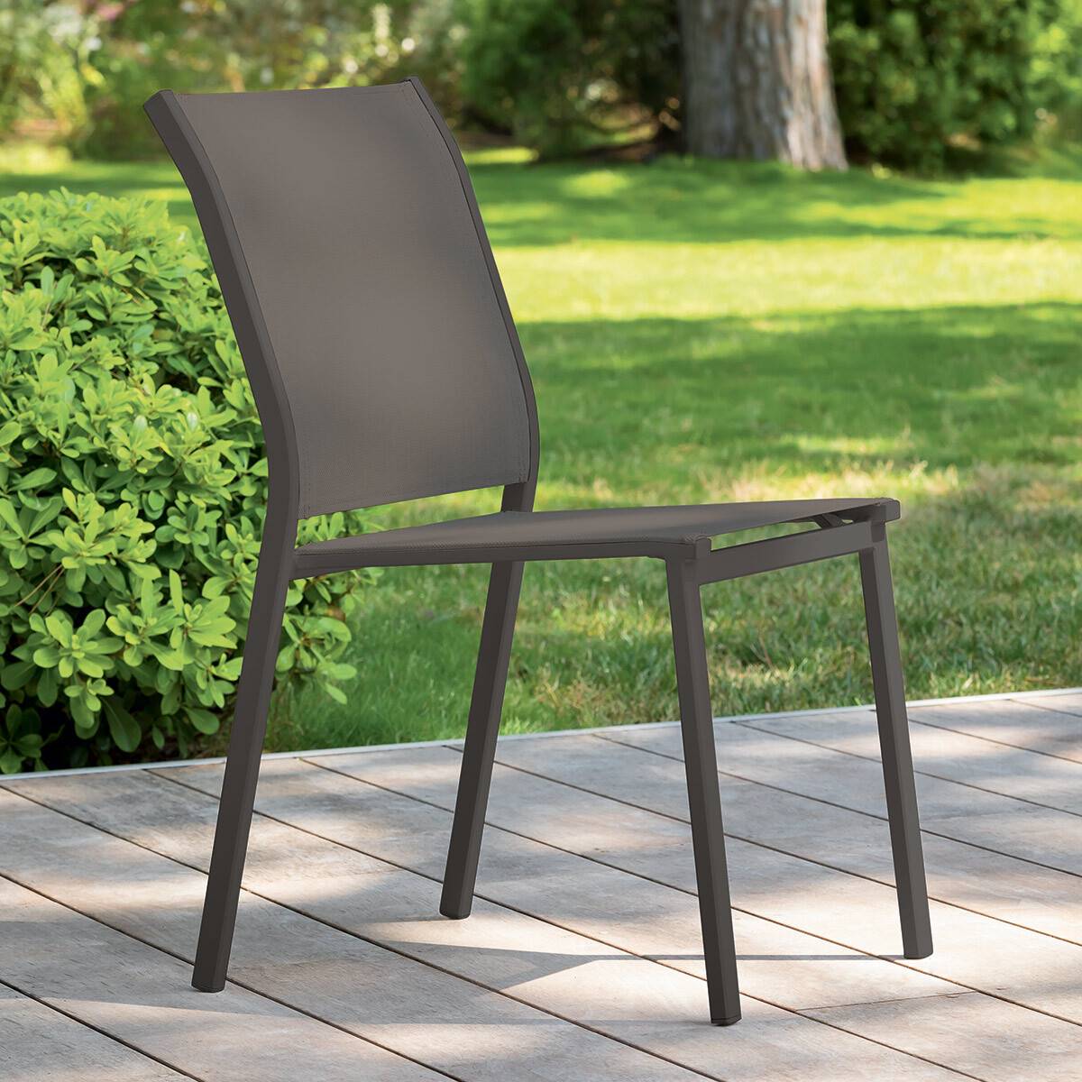 Hesperide - Chaise de jardin empilable "Essentia" wengé & tonka aluminium traité époxy Hespéride - Image 1