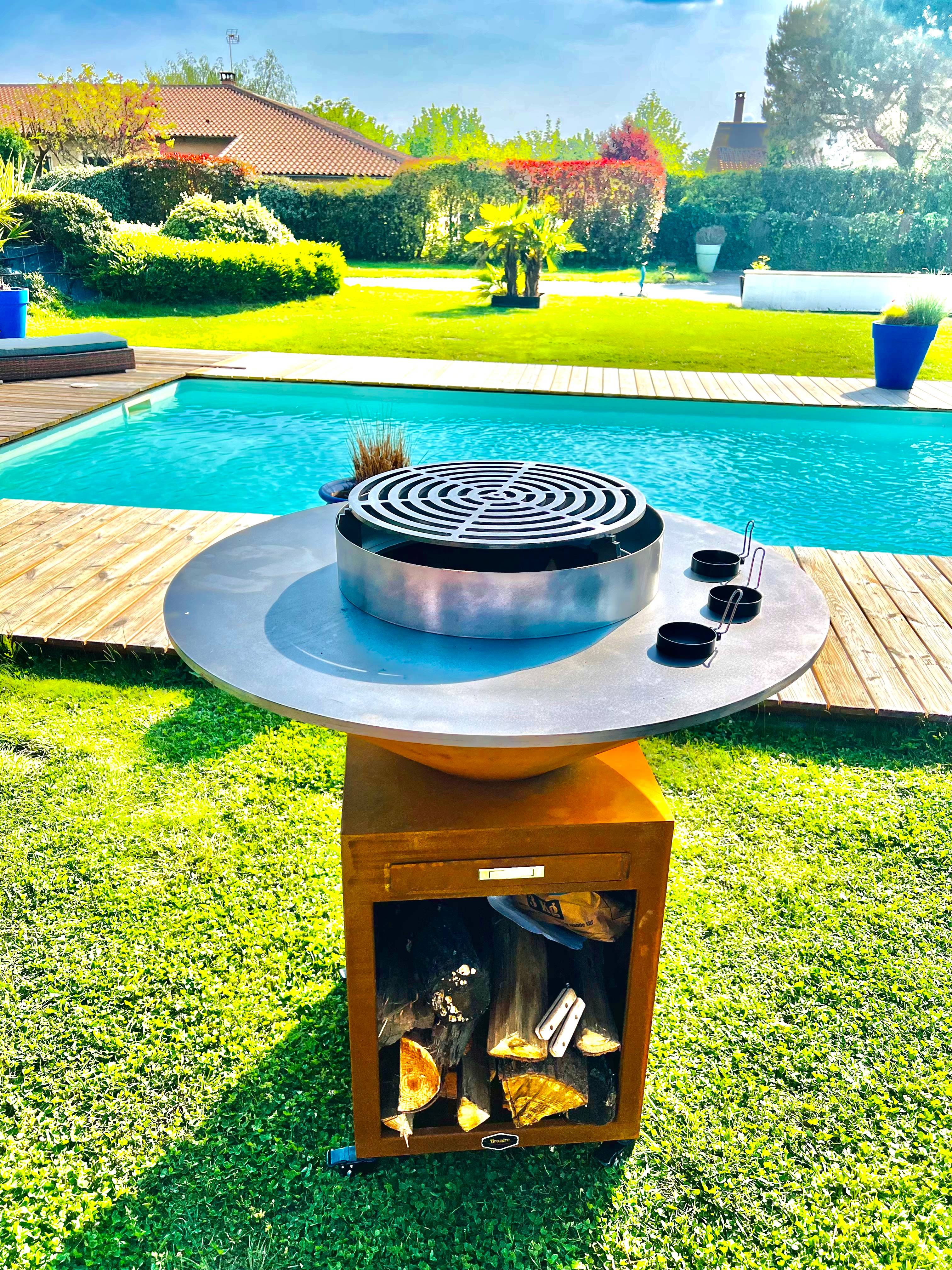 Brasero plancha corten 100 Prestige-Brazero cuisson pour épicuriens-Grille plate-Grille réglable-Cerclage inox-Ustensiles plancha-Couvercle - Image 2