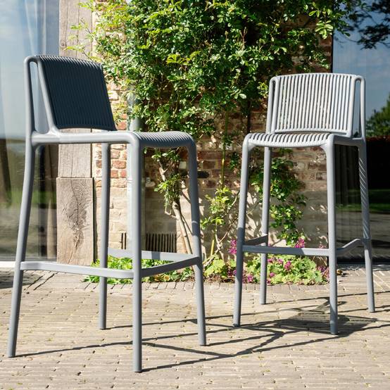 Lot de 2 Chaises hautes de jardin en résine Gris ANDREA - Image 1