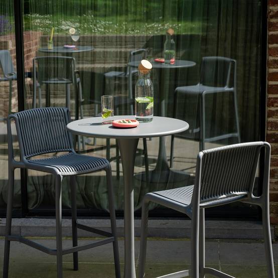 Lot de 2 Chaises hautes de jardin en résine Gris ANDREA - Image 6