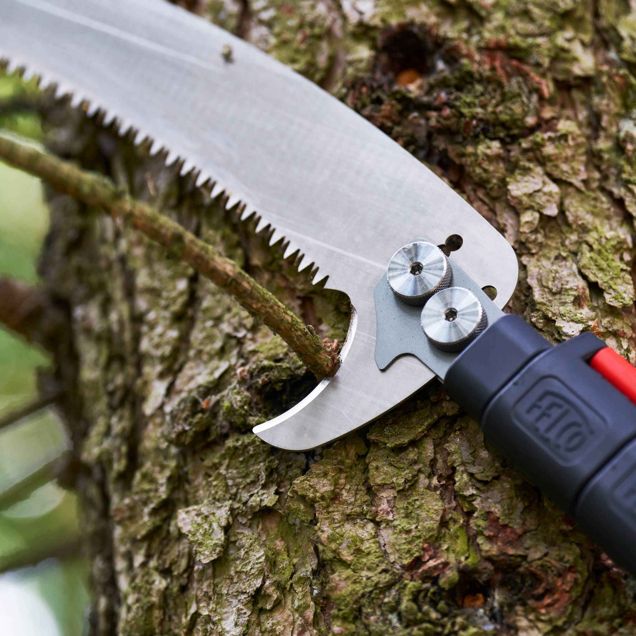 Felco - FELCO 684 : Scie à perche professionnelle extensible 6,4m - Lame incurvée 390mm - Élagage haute précision pour paysagistes et arboriculteurs - Image 4