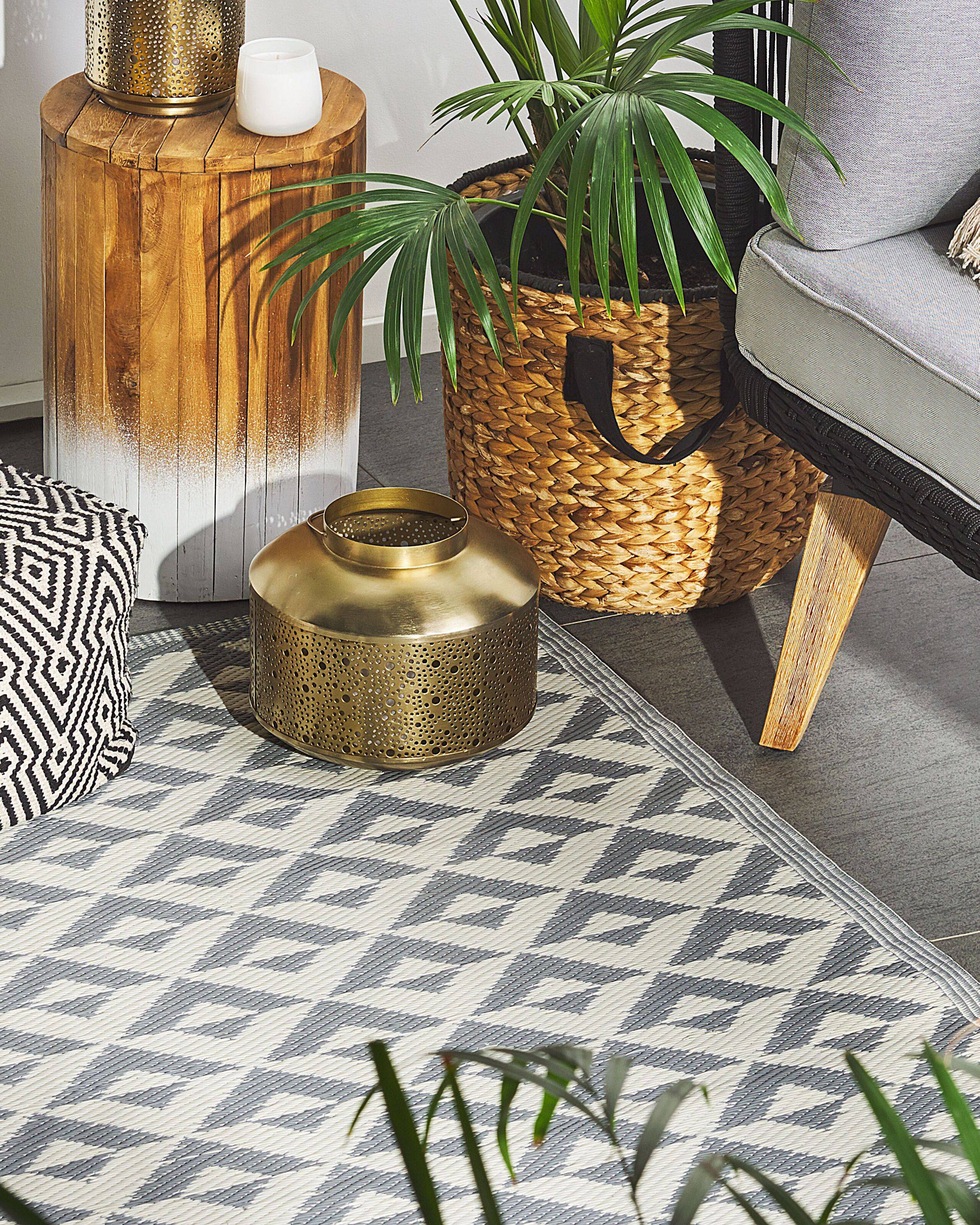 Beliani - Tapis Extérieur et Intérieur Polyvalent Gris et Blanc en Polypropylène Motif Géométrique 3D pour Salon ou Terrasse 120 x 180 cm Beliani - Imagen 2