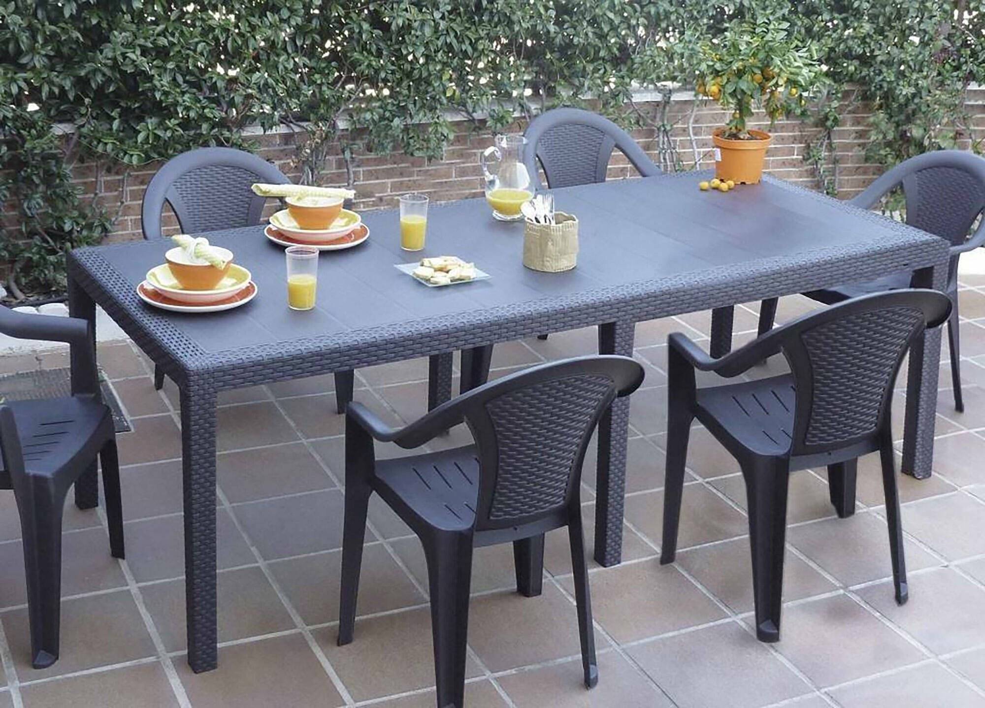 Dmora - Table d'extérieur Roma, Etagère à manger rectangulaire extensible, Table de jardin extensible effet rotin, 150/220x90h72 cm, Anthracite - Dmora - Image 4