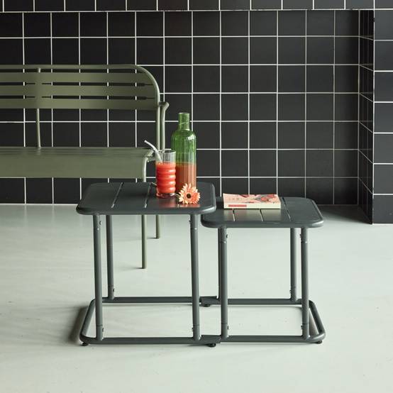 sweeek - Table gigogne extérieure carrée en acier 45cm kaki - Amélia | sweeek - Image 1