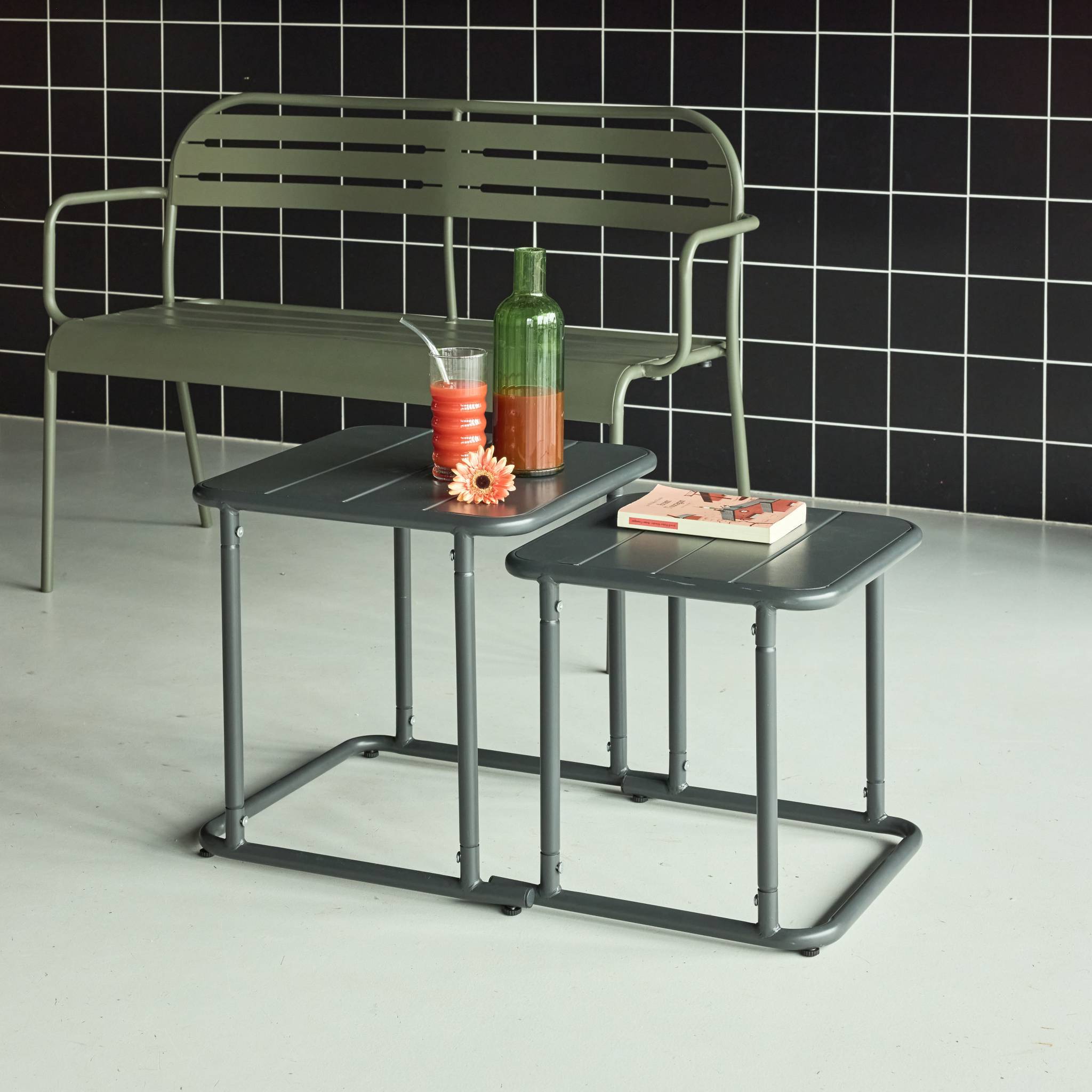 sweeek - Table gigogne extérieure carrée en acier 45cm kaki - Amélia | sweeek - Image 3