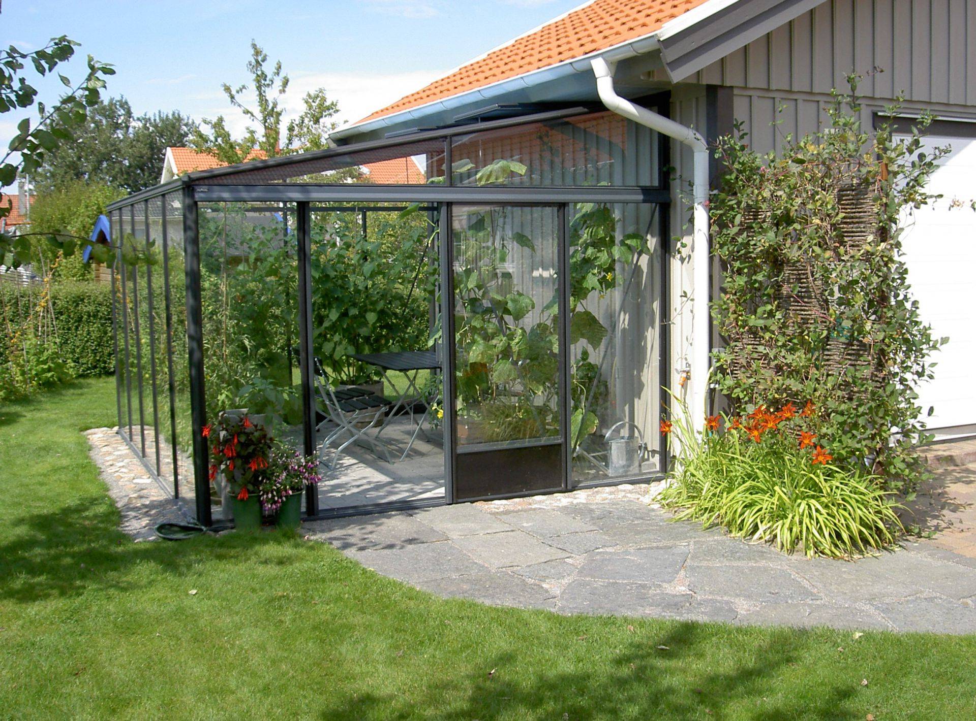 20m²  -  Serre en verre 4 mm securit  - Euro Murale serre adossée - Laquée - 20m² - vert mousse - L'atelier Des Serres - Imagen 1