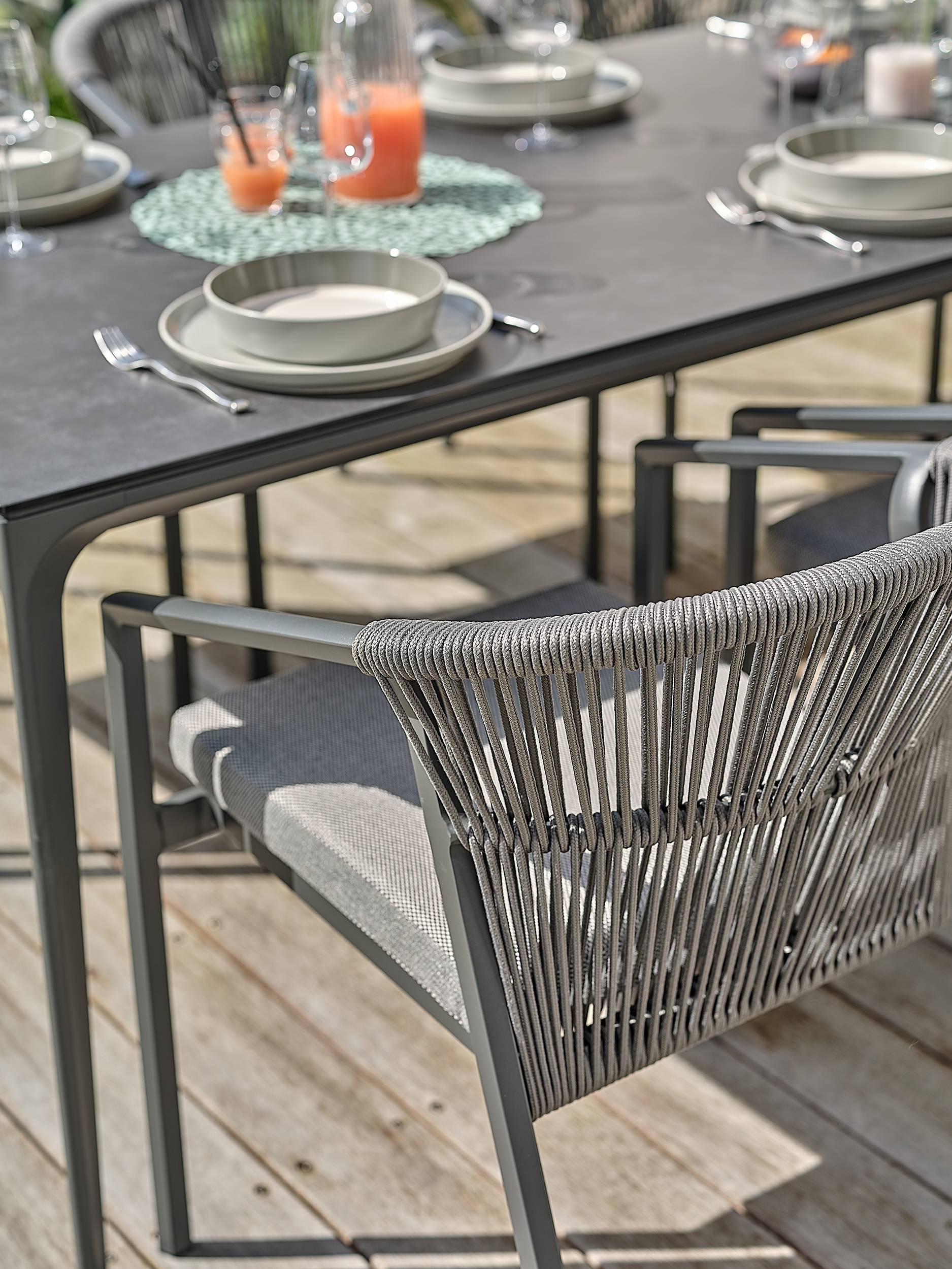 Ensemble repas de jardin TIGUA 6 places avec plateau en céramique sur verre - GRIS ANTHRACITE - REMARQUABLE - Image 5