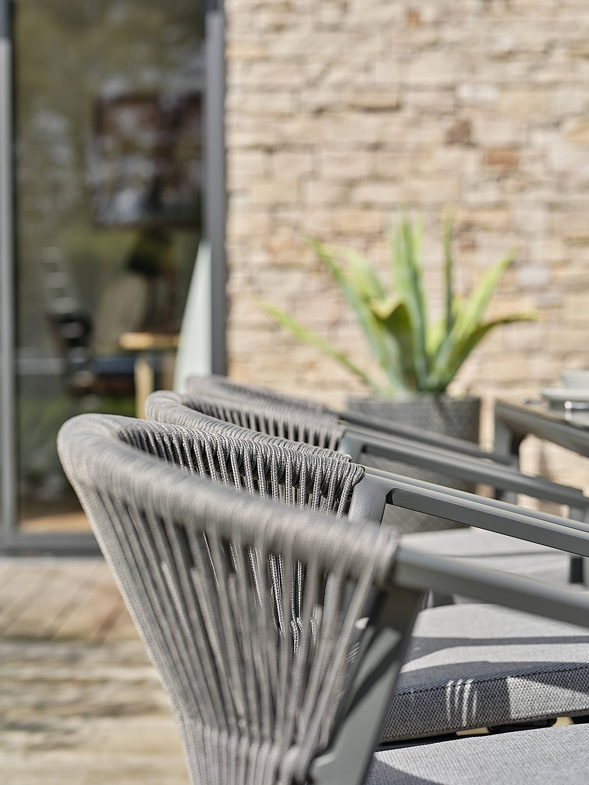 Ensemble repas de jardin TIGUA 6 places avec plateau en céramique sur verre - GRIS ANTHRACITE - REMARQUABLE - Image 4