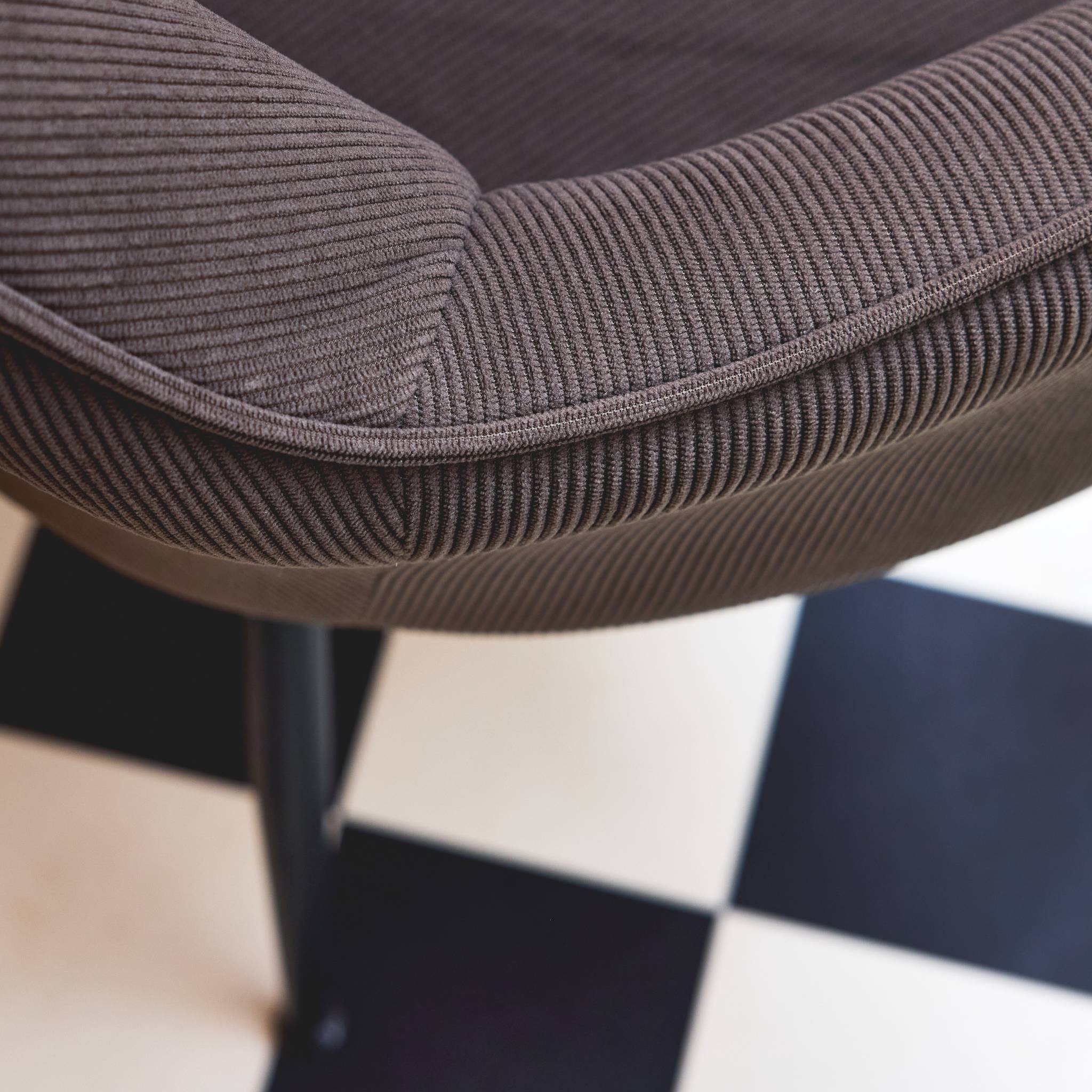 sweeek - Lot de 2 fauteuils en velours côtelé gris foncé et pieds en métal noir mat. L 57 x P 59 x H 84.5 | sweeek - Image 5