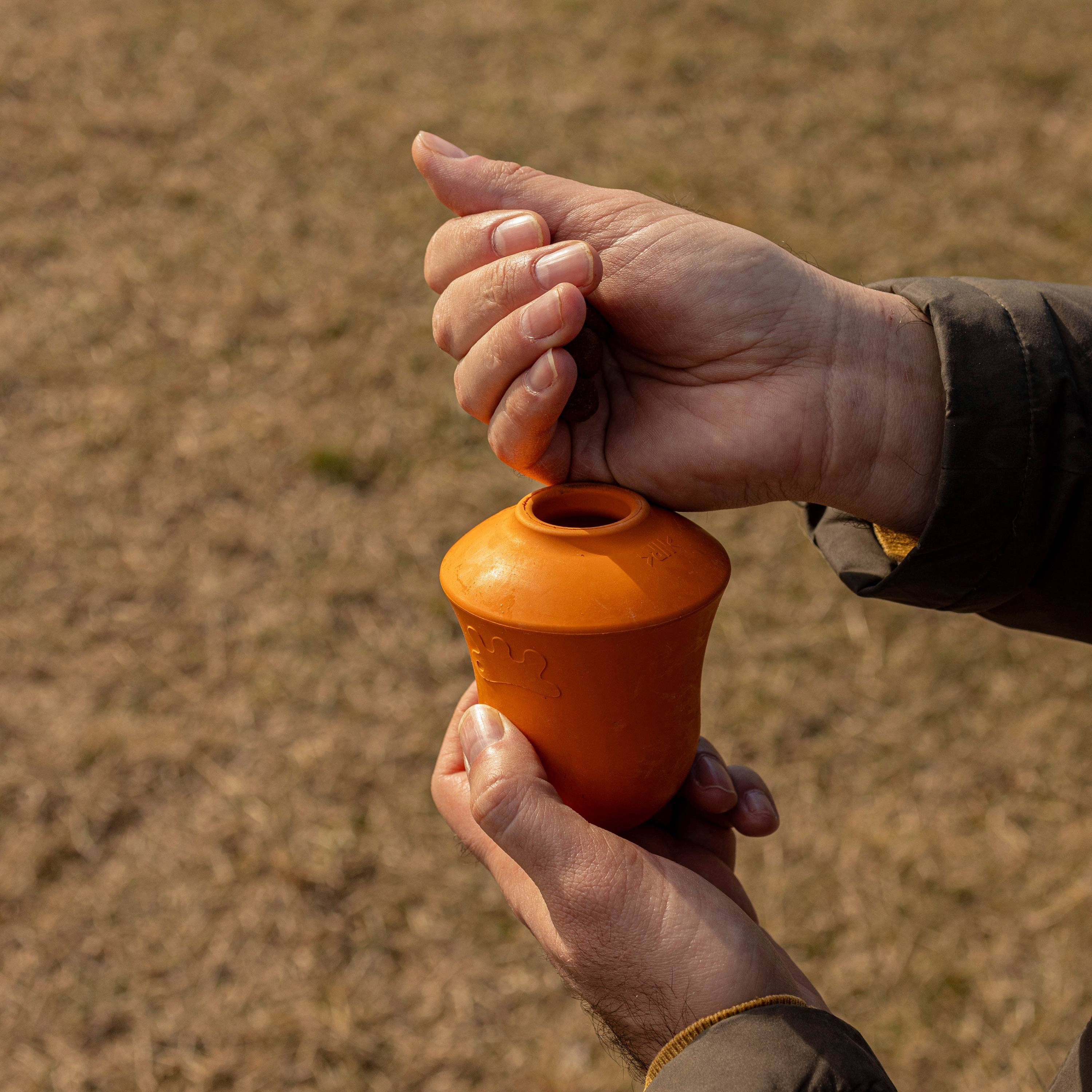 Ferplast - Ferplast Jouet Chien, Distributeur Croquettes ou Friandises, en Caoutchouc Naturel Durable à Mâcher, Arôme de poulet, Rebondissant, Lancer et - Imagen 5