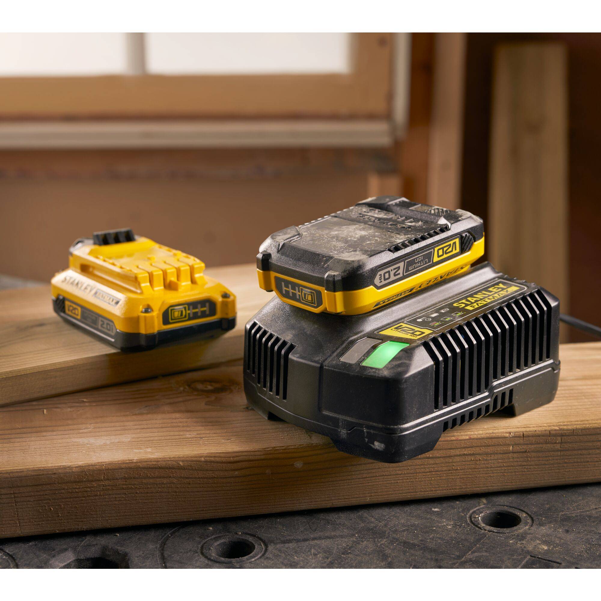 stanley - Batteries LITHIUM-ION et Chargeur, Kit 2 Batteries 18V 2AH et Chargeur 18V 2Ah - Gamme FATMAX V20 SFMCB12D2-QW - Image 3