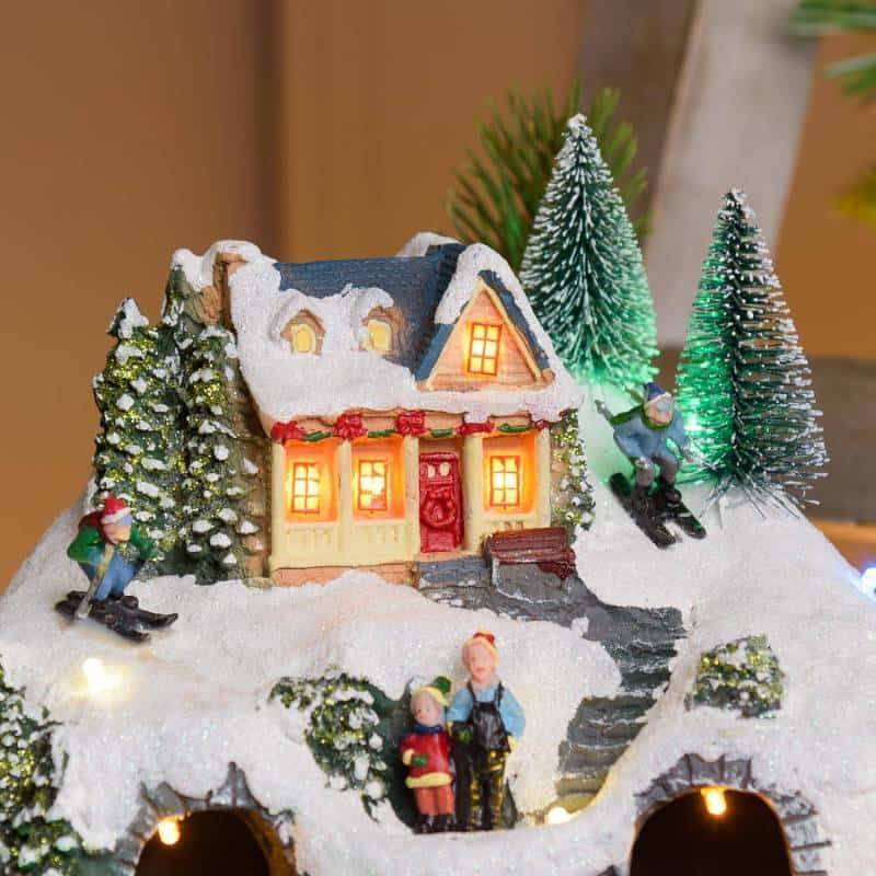 Lotti - Village de Noel animé à LED avec montagne Enneigé Petit Train Sapin de Noël et Père Noël H31cm Lotti - Imagen 10