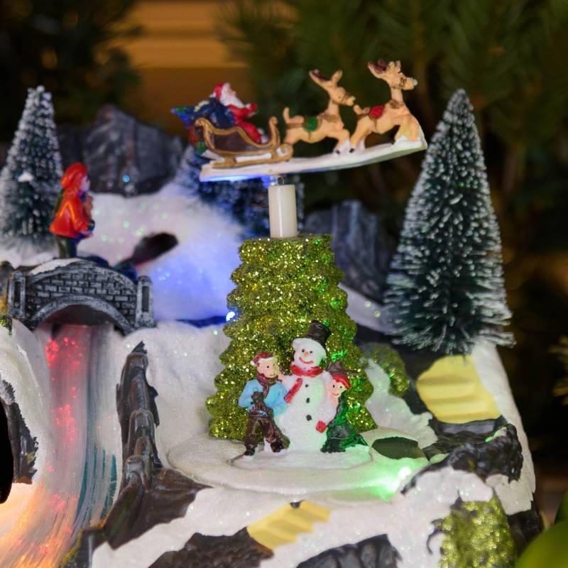 Maison De Noël Lotti Village Avec Scène Traîneau Et LED - H 23 Cm