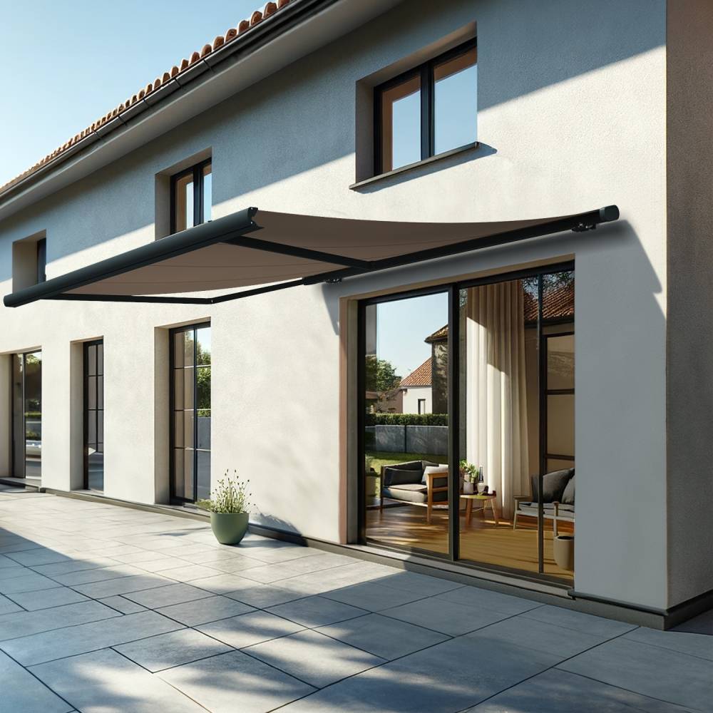 Store banne coffre MEEL 4,00x3,50m (Motorisé à interrupteur + manœuvre de secours - Taupe - Gris anthracite) - Alia Productions - Imagen 1